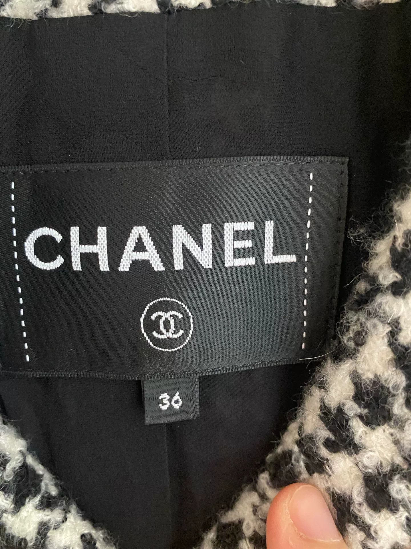 Chanel Chanel 2022 Houndstooth Tweed Jacket FR36 Size US XS / EU 42 / 0 - 3 Thumbnail