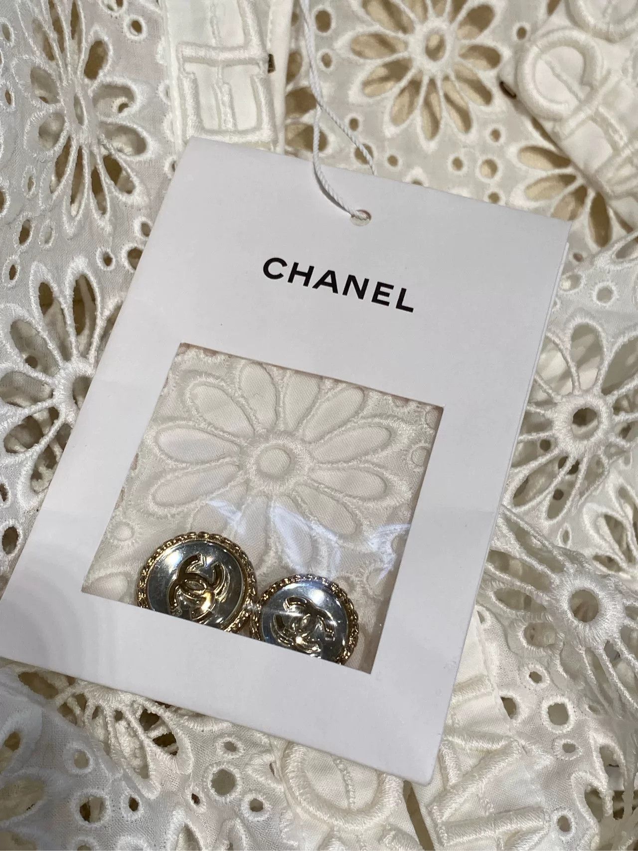 Chanel Chanel 2021 White Openwork Cardigan Size US XS / EU 42 / 0 - 4 Thumbnail