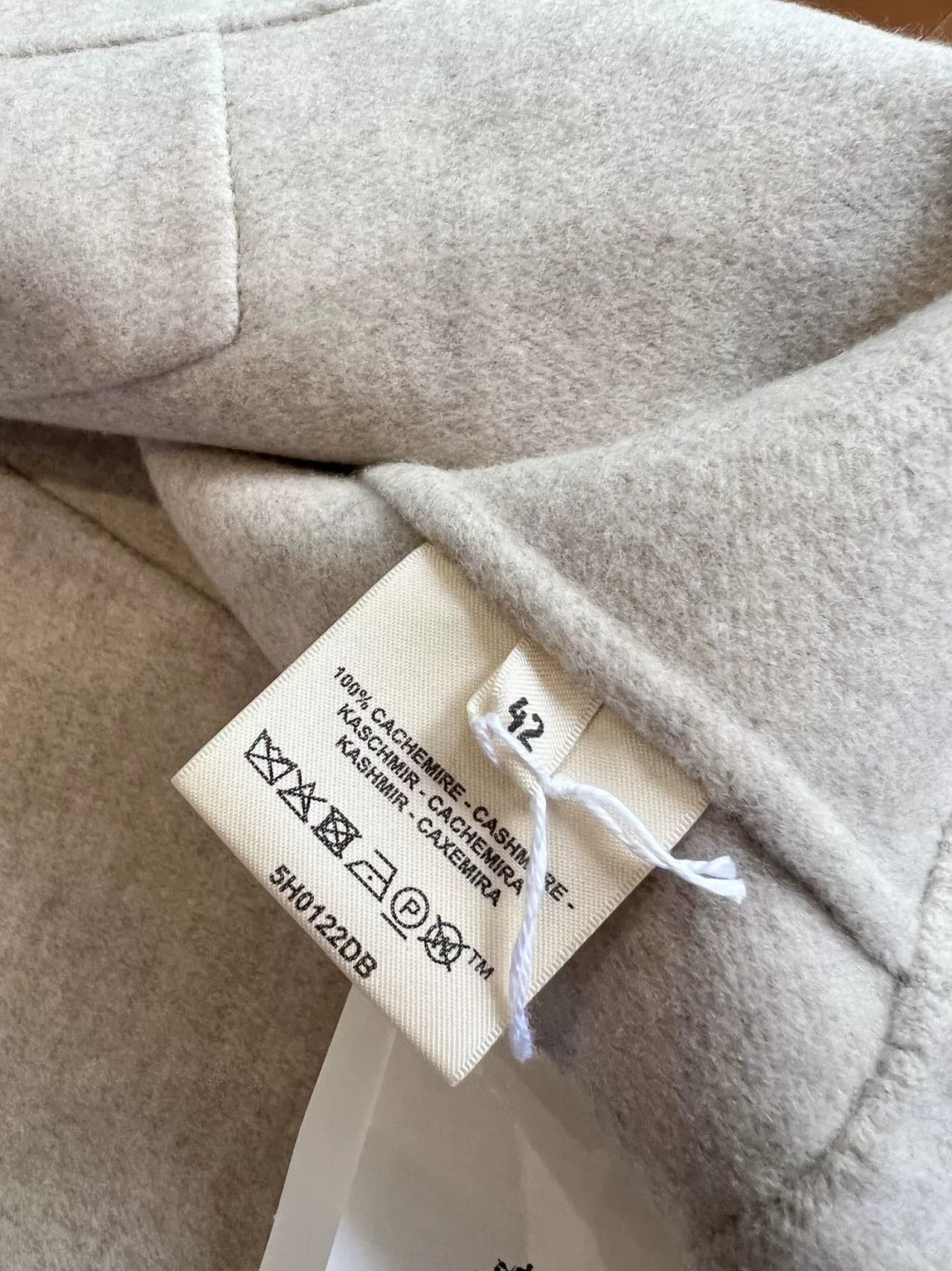 Hermes Hermes Women's Beige Cashmere Jacket Size US M / EU 48-50 / 2 - 6 Thumbnail