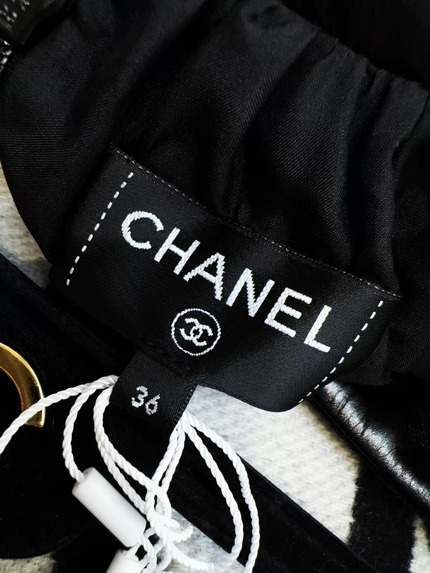 Chanel Chanel Black Leather Flare Skirt 22b Size US 36 / EU 52 - 5 Thumbnail