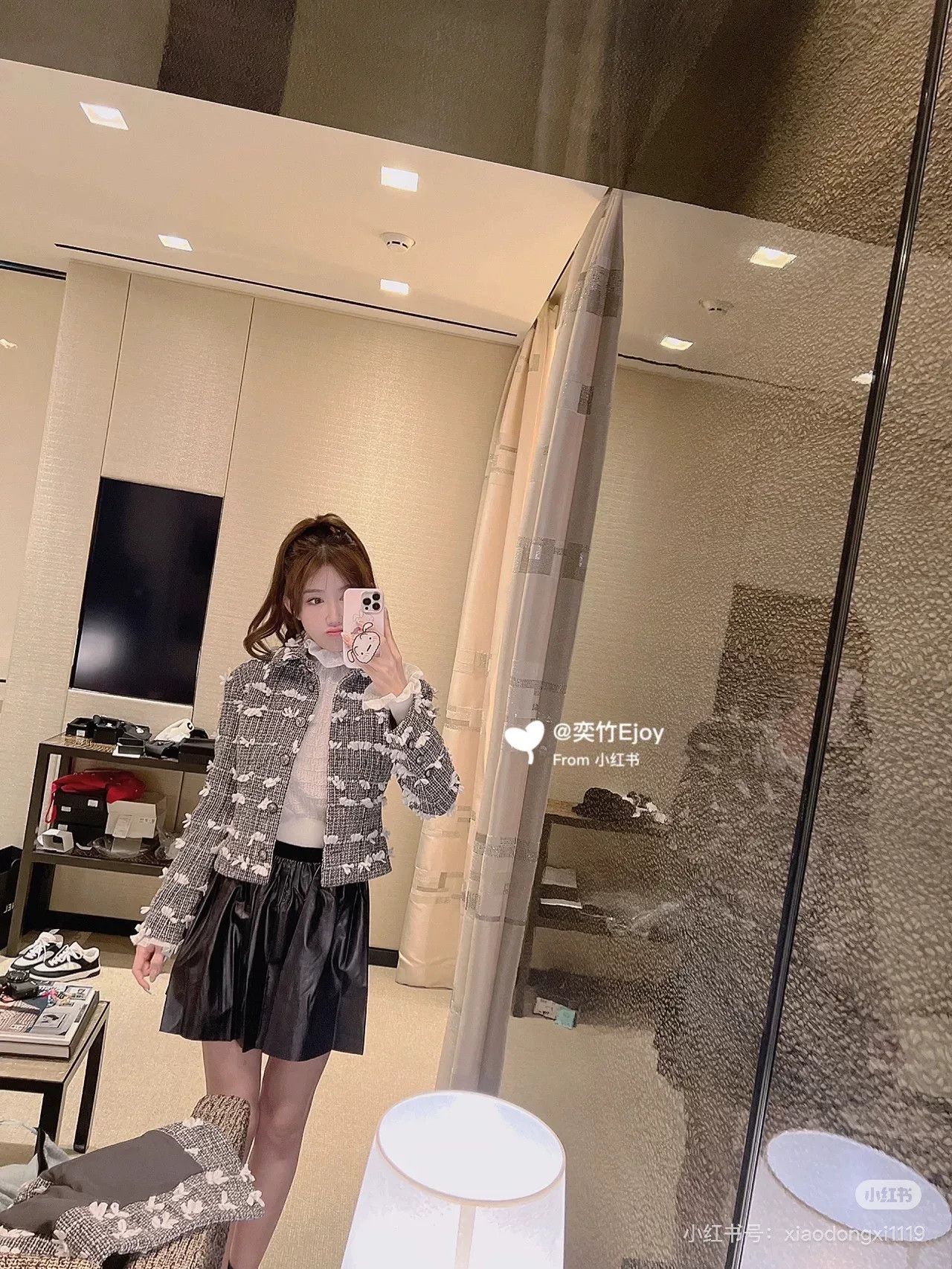 Chanel Chanel Black Leather Flare Skirt 22b Size US 36 / EU 52 - 9 Thumbnail