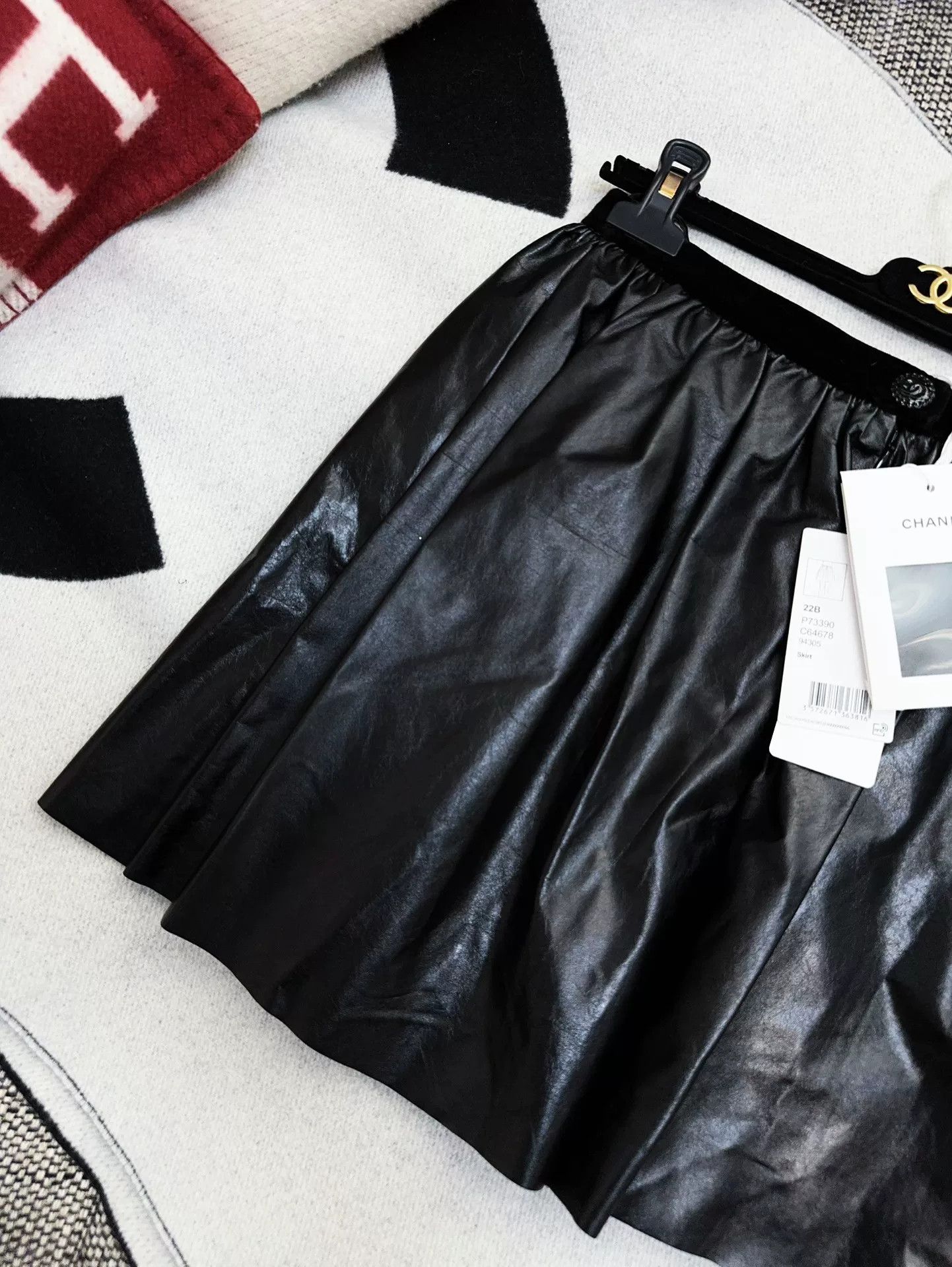 Chanel Chanel Black Leather Flare Skirt 22b Size US 36 / EU 52 - 2 Thumbnail
