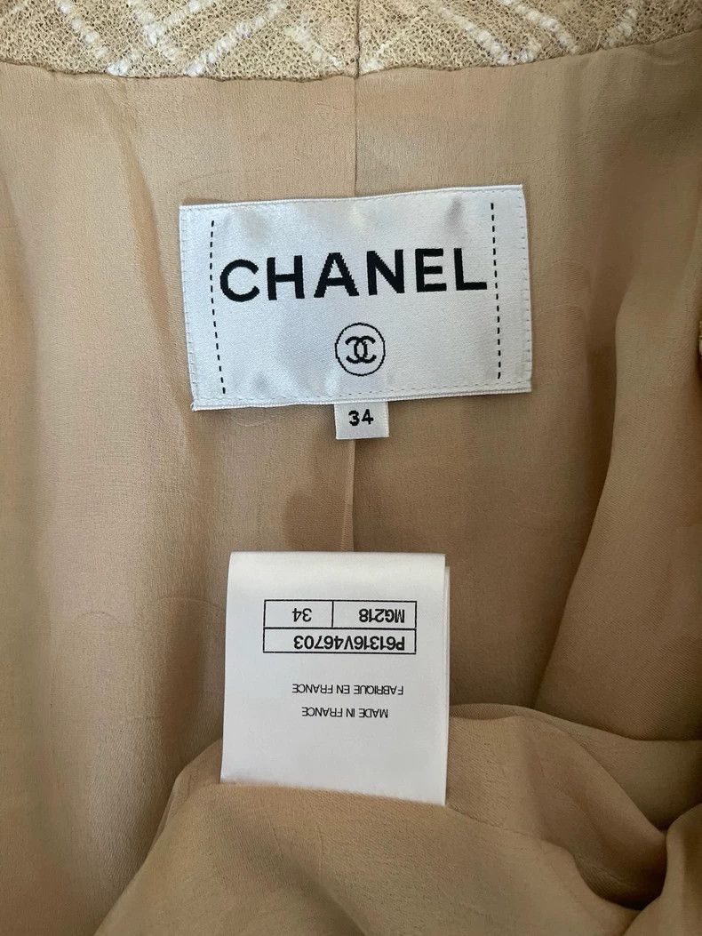 Chanel 2019 Beige Silhouette Blazer fr34