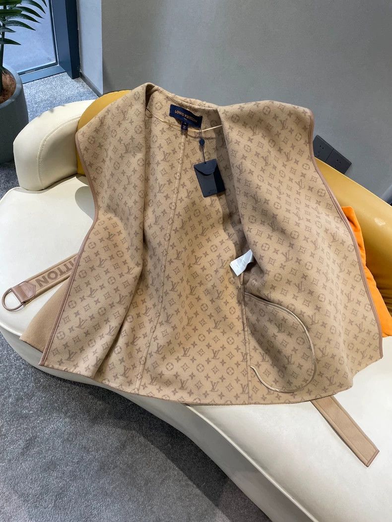 Louis Vuitton Louis Vuitton Beige Monogram Coat Size US S / EU 44-46 / 1 - 3 Thumbnail