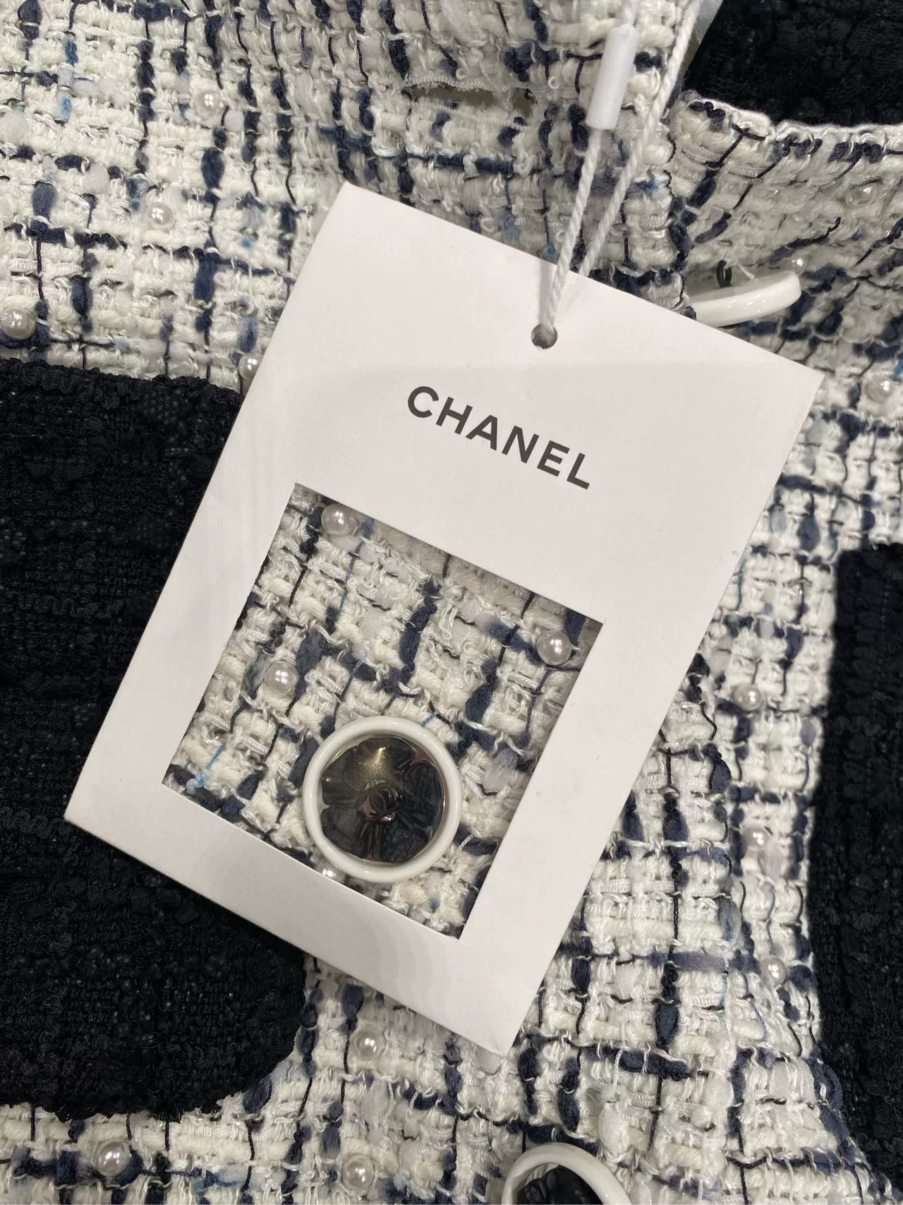 Chanel Chanel 2022 Black and White Four-Pocket Tweed Jacket Size US XS / EU 42 / 0 - 5 Thumbnail