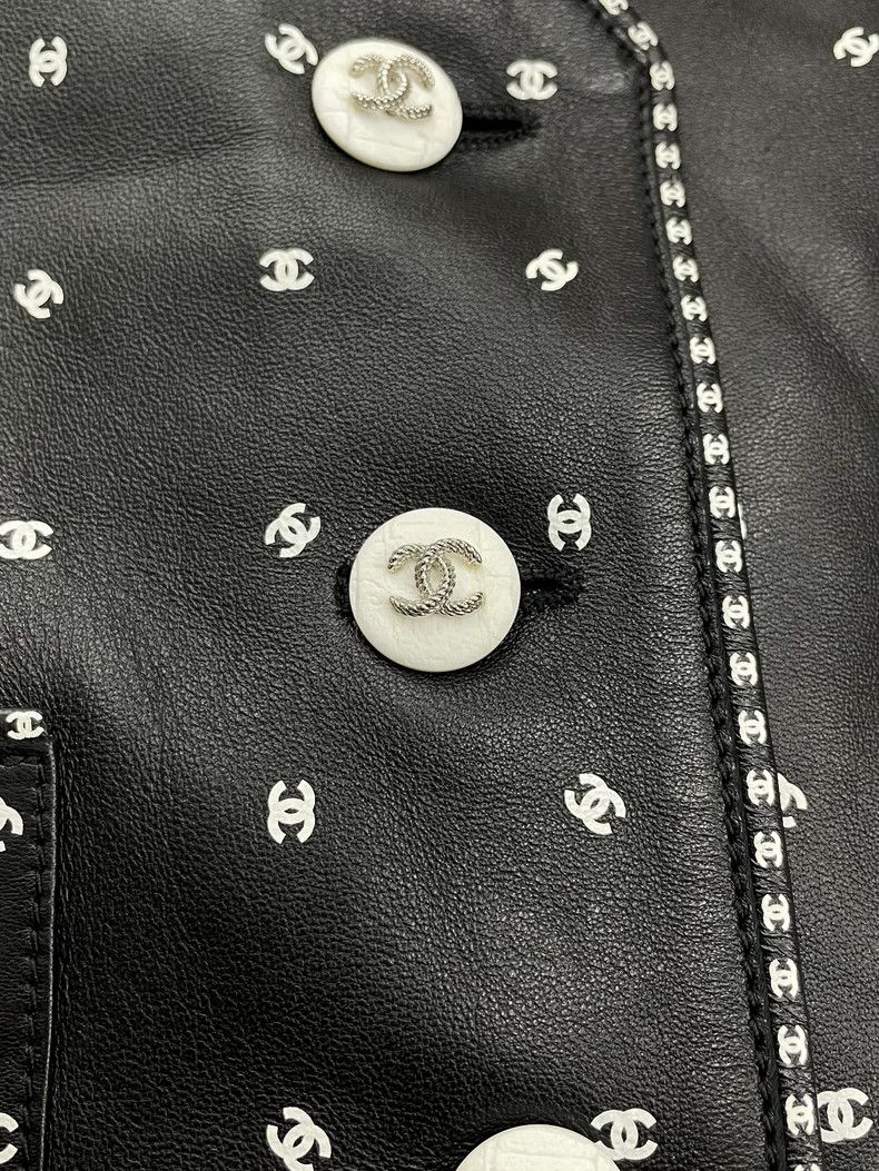 Chanel Chanel Black Logo Leather Sleeveless Vest Size US XS / EU 42 / 0 - 5 Thumbnail