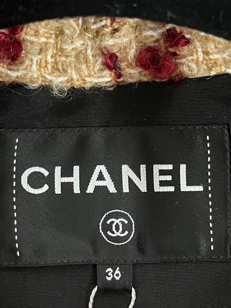 Chanel Chanel 24N Coco Neige Red Tweed Vest Size US S / EU 44-46 / 1 - 4 Thumbnail