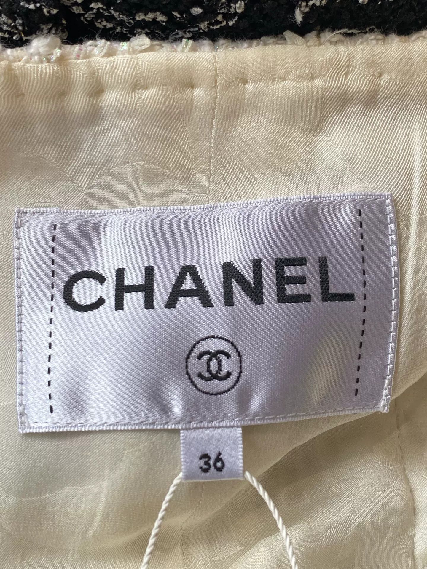 Chanel Chanel 2023 White Diamond Button Coat Size US M / EU 48-50 / 2 - 3 Thumbnail