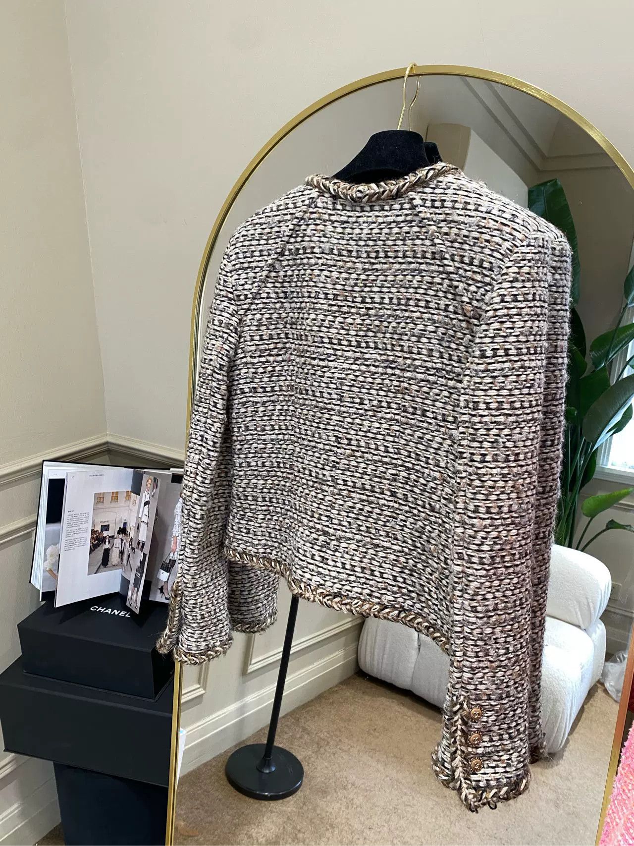 Chanel Chanel 2018 Forest Beige Round Collar Coat Size US M / EU 48-50 / 2 - 2 Thumbnail