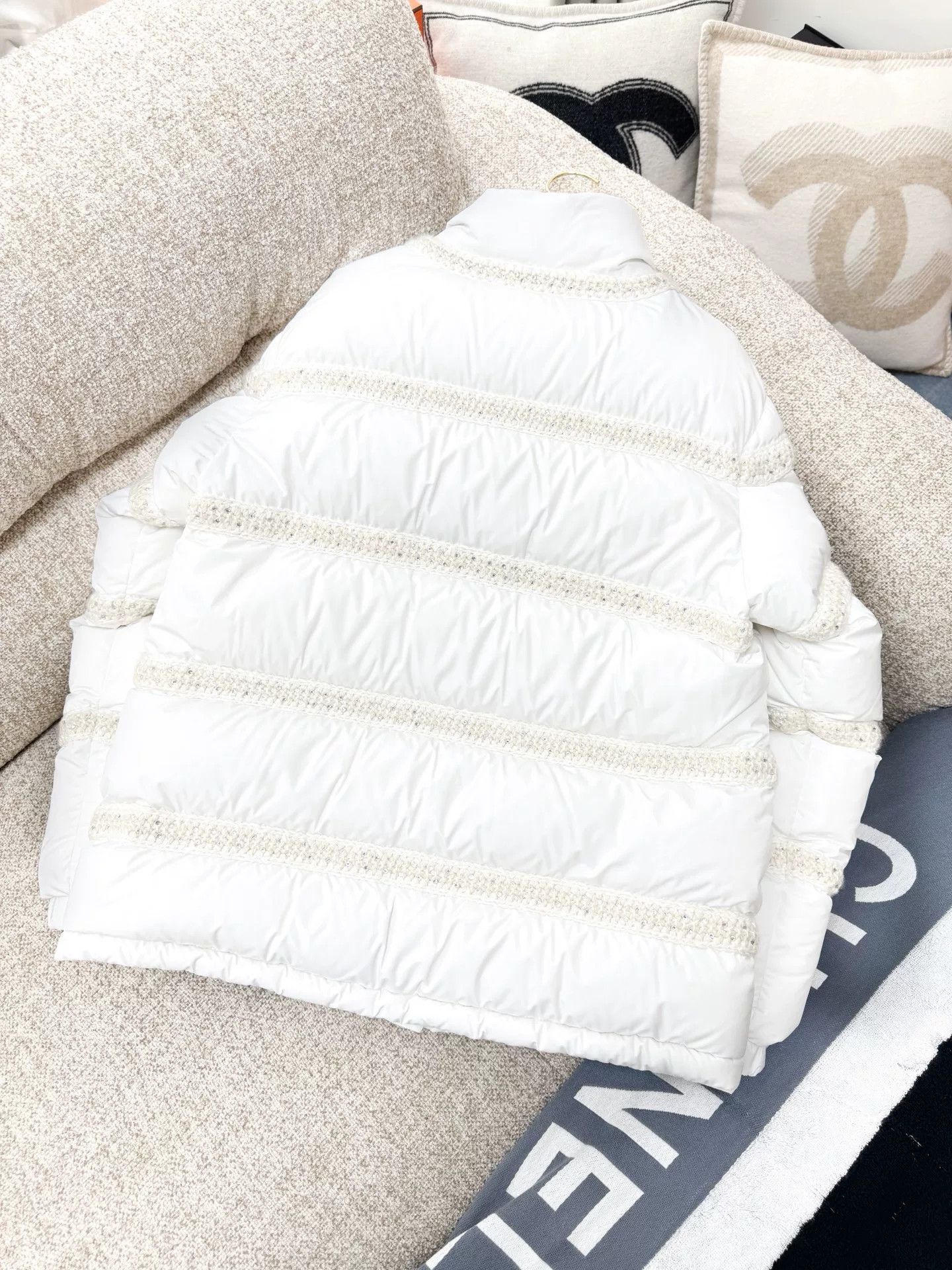 Chanel Chanel White Lace Trimmed Down Jacket Size US S / EU 44-46 / 1 - 2 Thumbnail