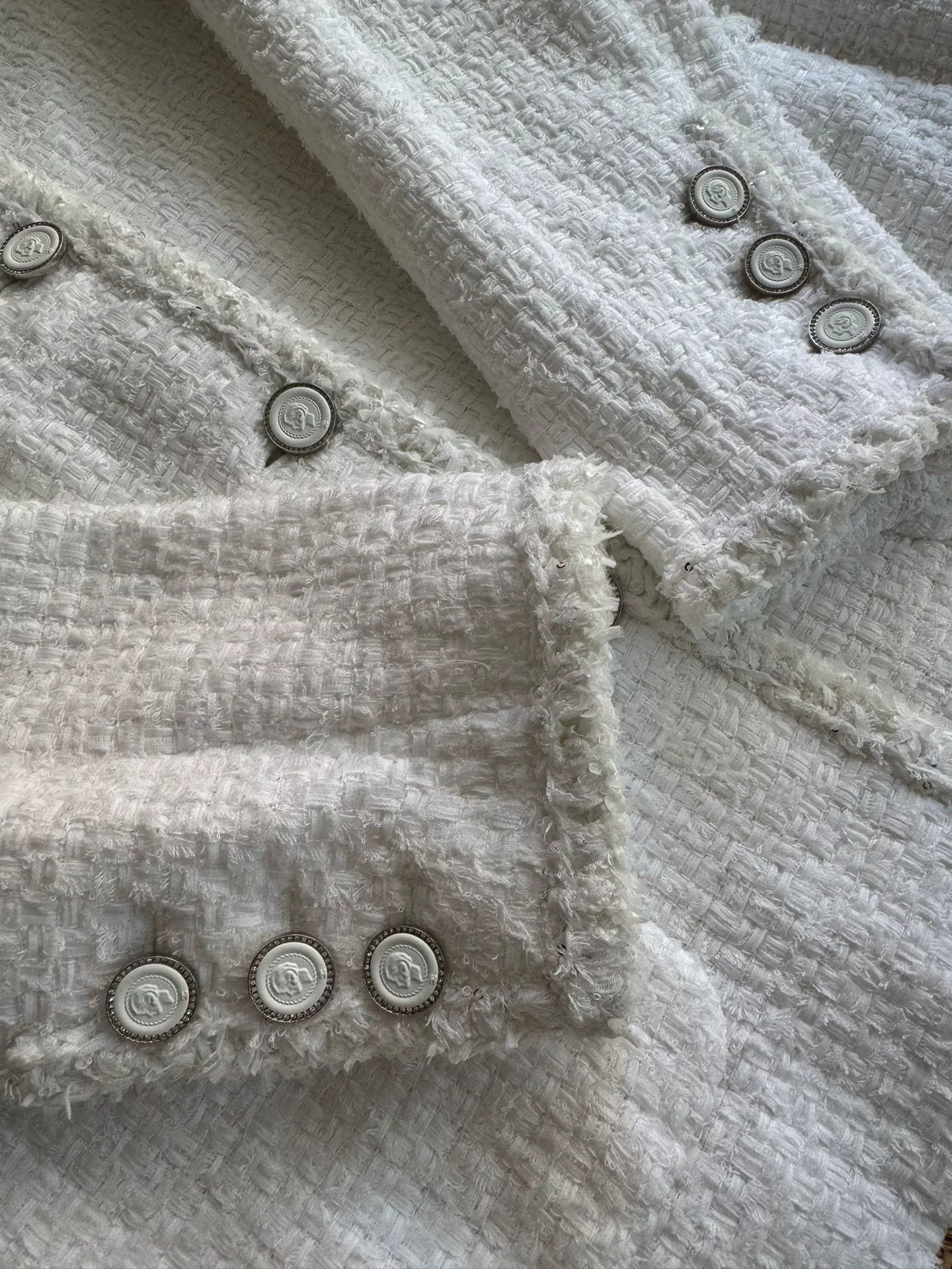 Chanel Chanel White Tweed Double Pocket Jacket Size US S / EU 44-46 / 1 - 4 Thumbnail