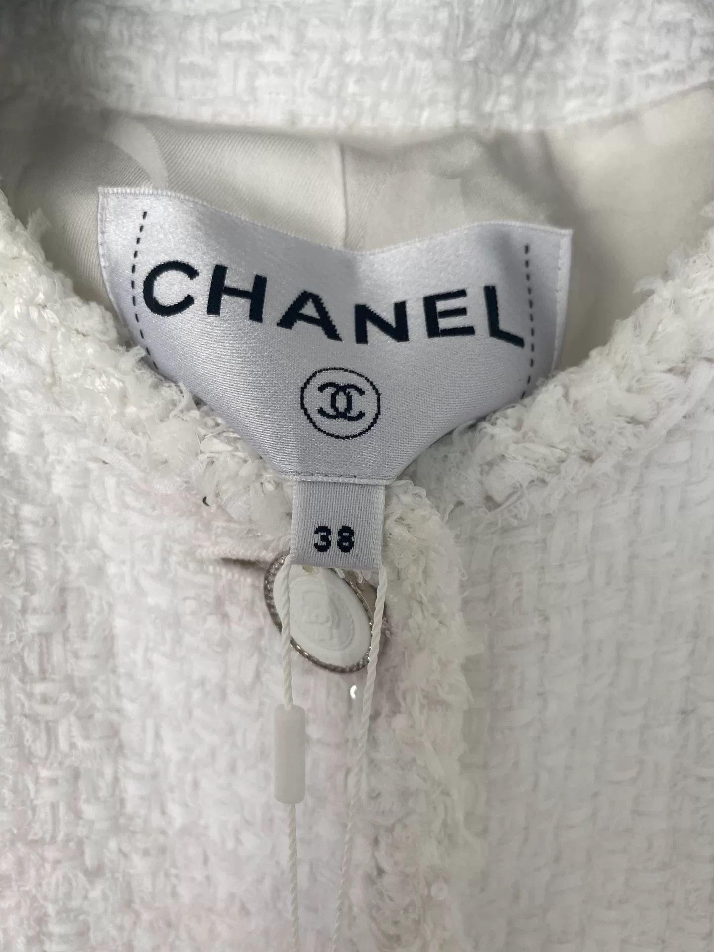 Chanel Chanel White Tweed Double Pocket Jacket Size US S / EU 44-46 / 1 - 3 Thumbnail