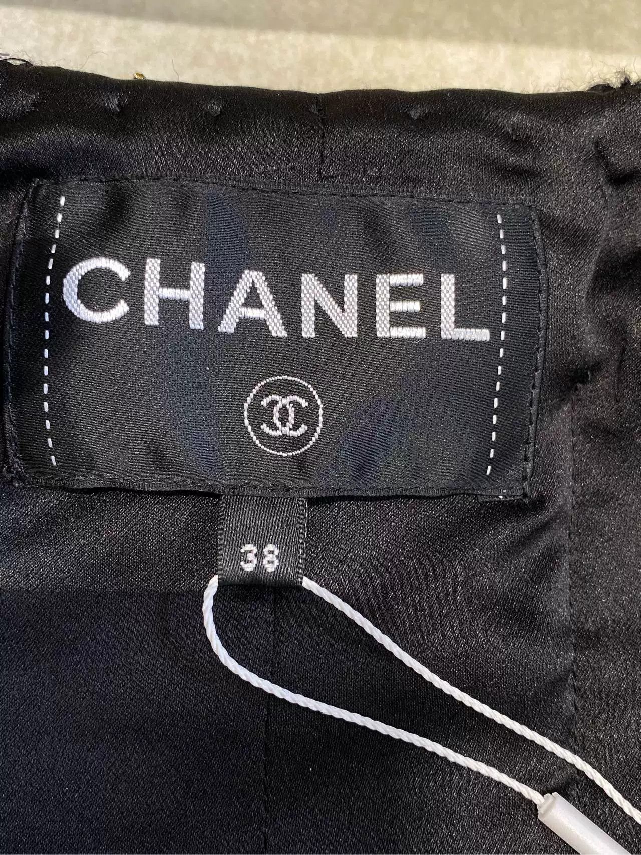 Chanel Chanel 2019 Egypt Series Black Gold Coat Size US XL / EU 56 / 4 - 4 Thumbnail