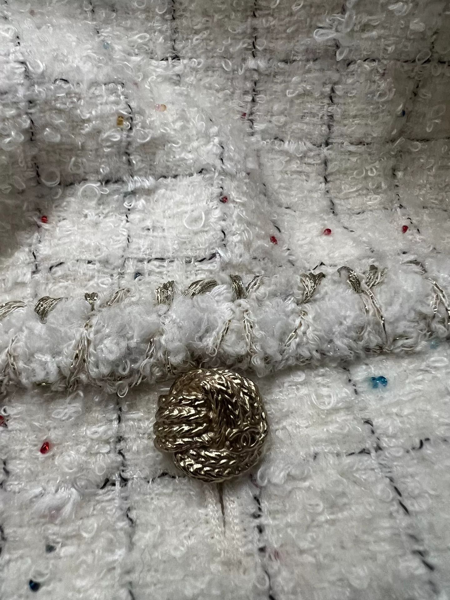 Chanel Chanel 25A White Button Coat Size 36 Size US S / EU 44-46 / 1 - 6 Thumbnail
