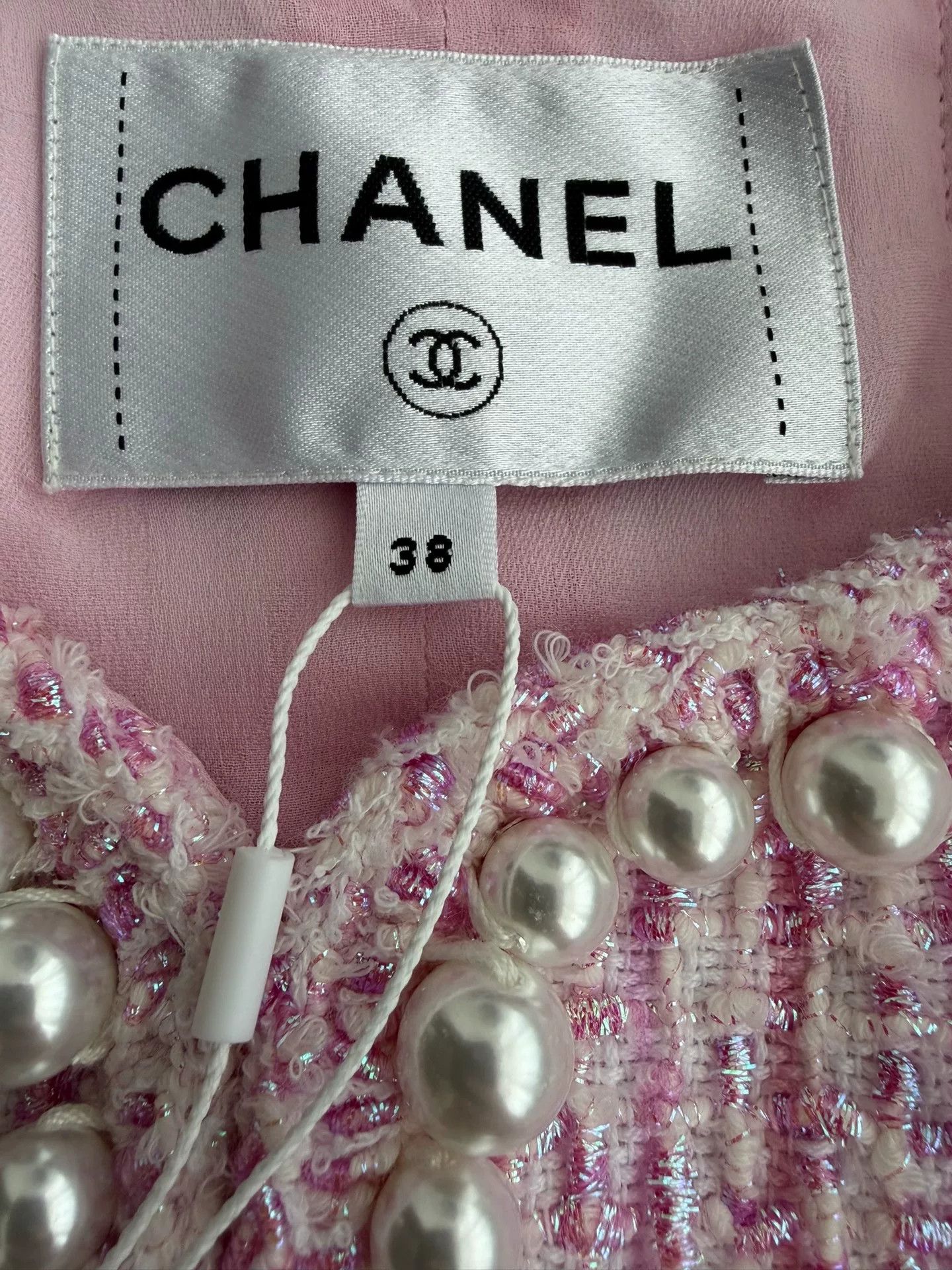 Chanel Chanel Pink Tweed Pearl Trim Jacket Size US M / EU 48-50 / 2 - 5 Thumbnail