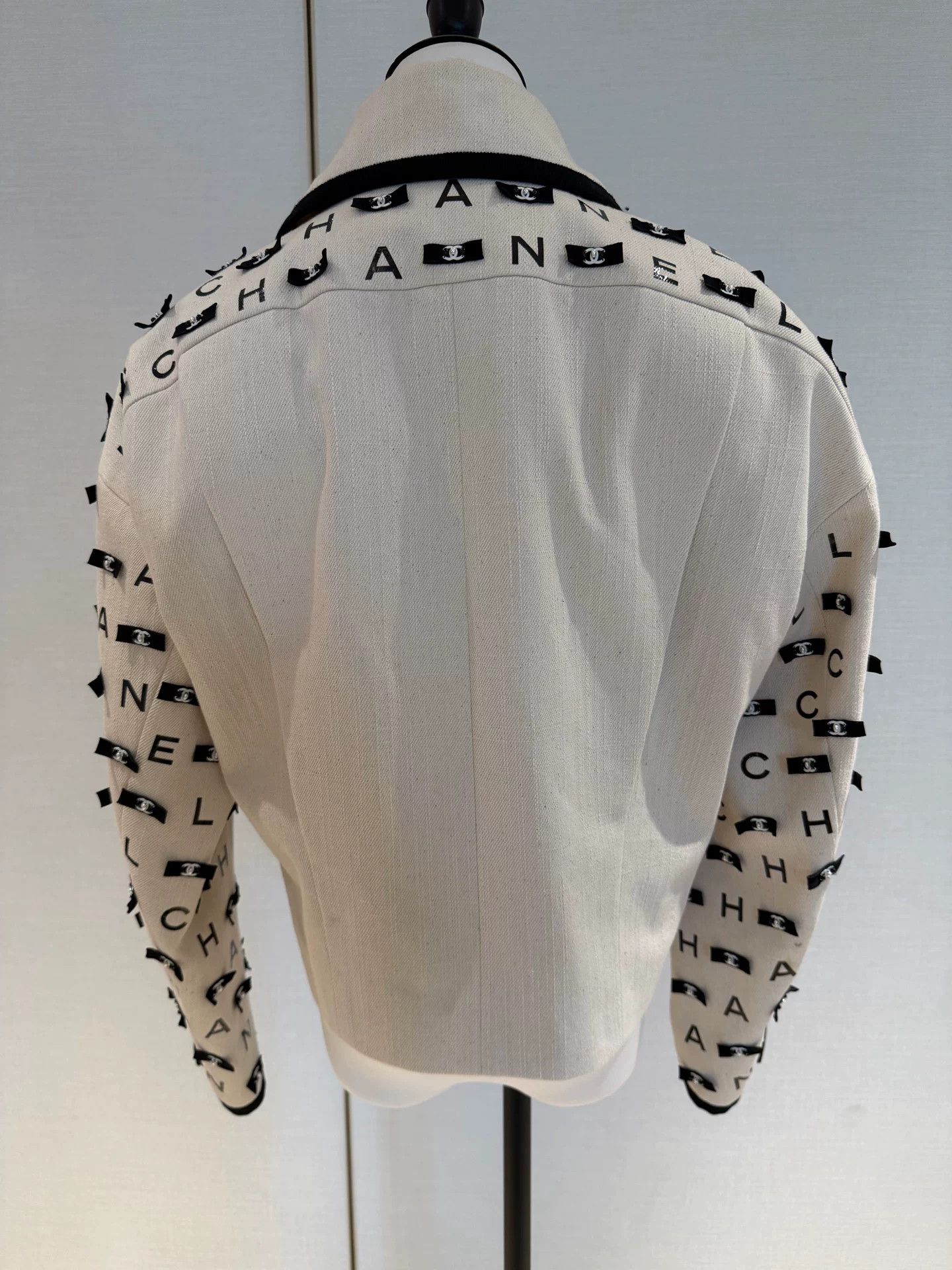 Chanel Chanel 21S Bow Logo Sequin Jacket Size US S / EU 44-46 / 1 - 2 Thumbnail