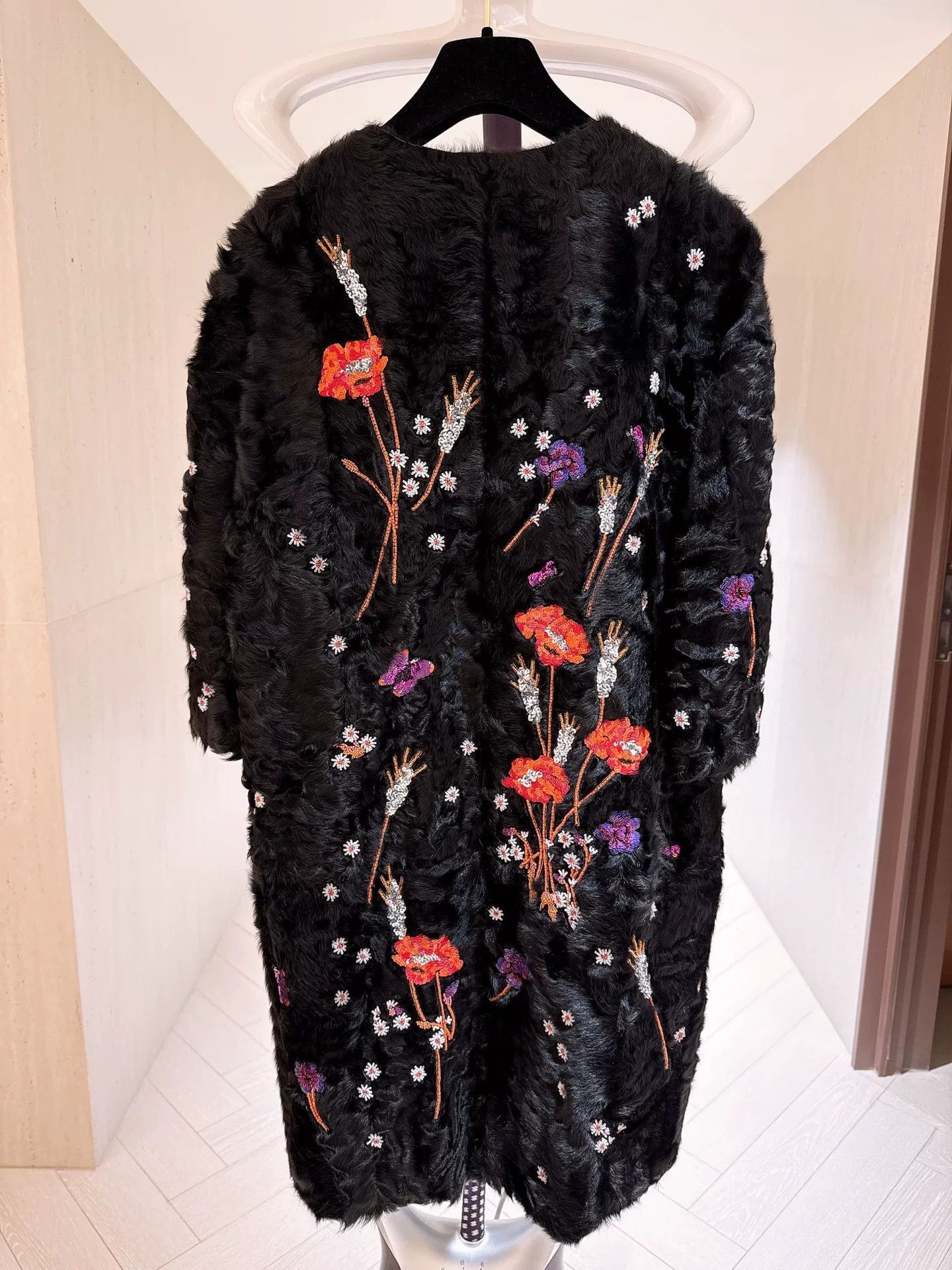 Valentino Valentino Embellished Lamb Fur Coat Size US L / EU 52-54 / 3 - 7 Thumbnail