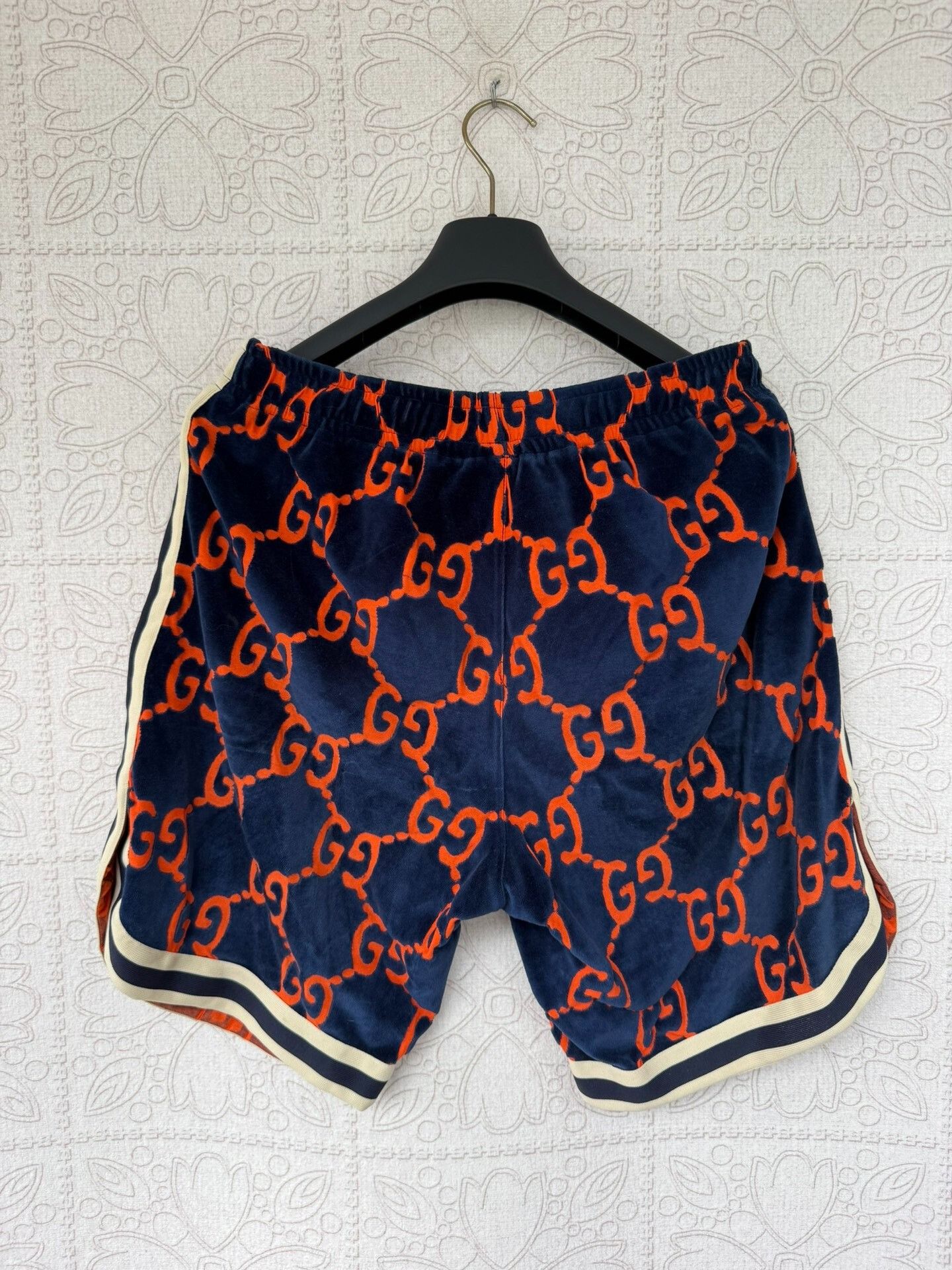 Gucci gucci double g print velour shorts size m Size US 30 / EU 46 - 2 Thumbnail