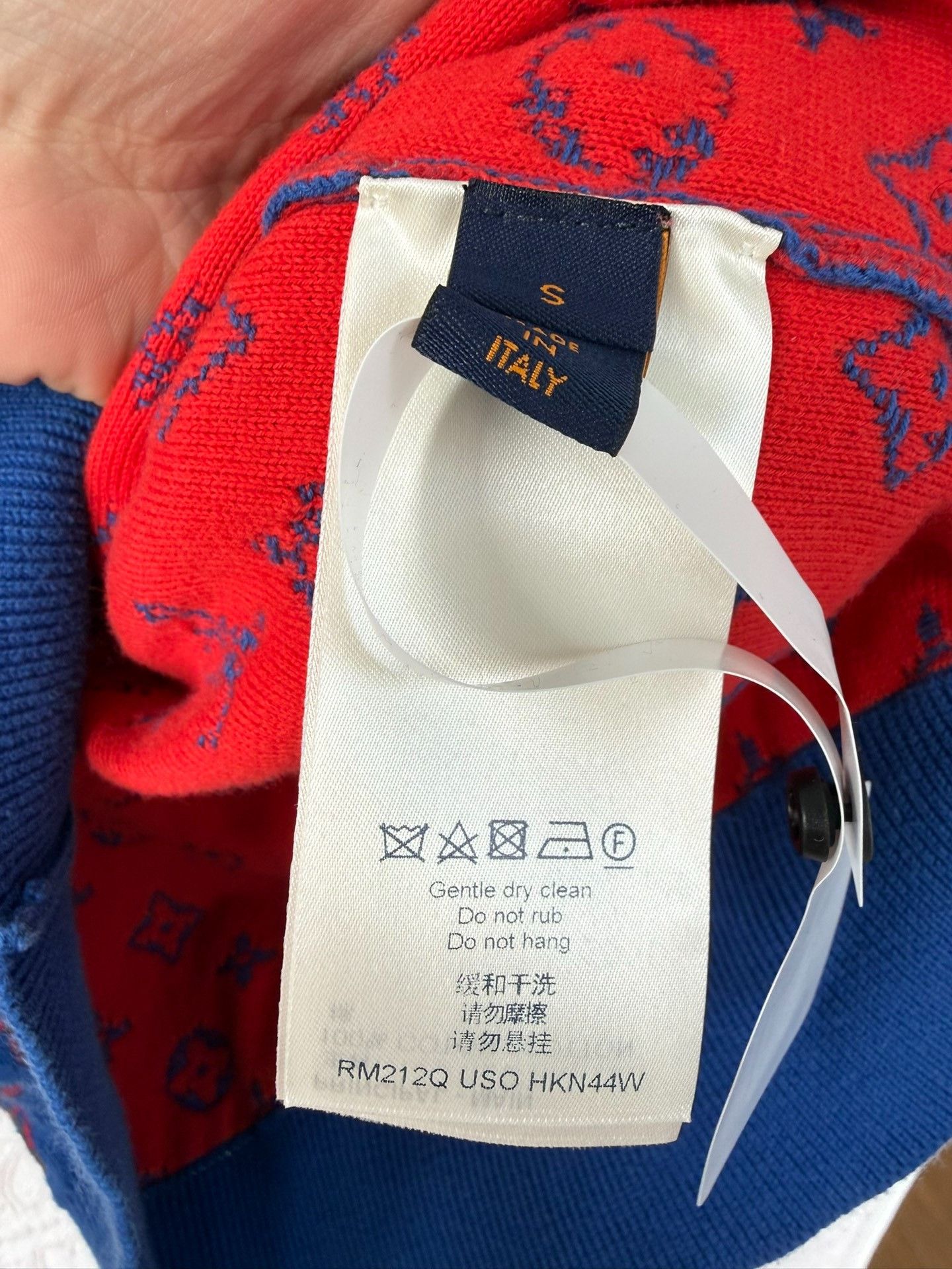 Louis Vuitton louis vuitton blue red gradient sweater Size US S / EU 44-46 / 1 - 3 Thumbnail