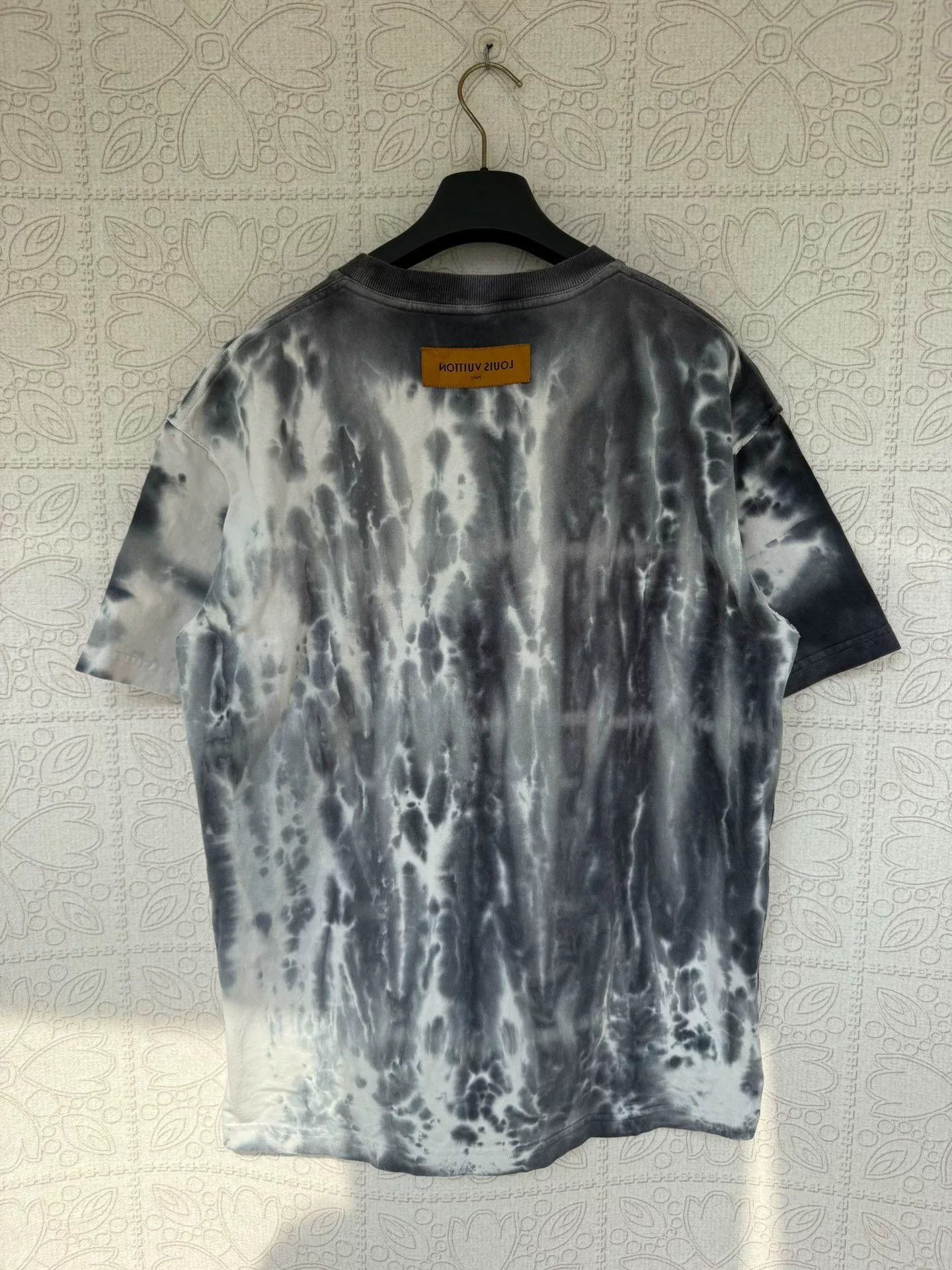 Louis Vuitton Louis Vuitton Gradient Logo Short Sleeve Shirt Size US L / EU 52-54 / 3 - 2 Thumbnail