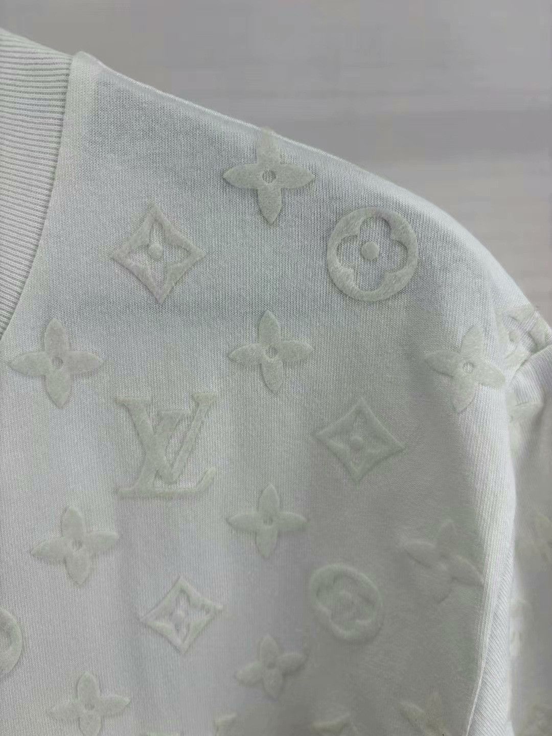 Louis Vuitton louis vuitton velvet printed short sleeve shirt Size US S / EU 44-46 / 1 - 3 Thumbnail