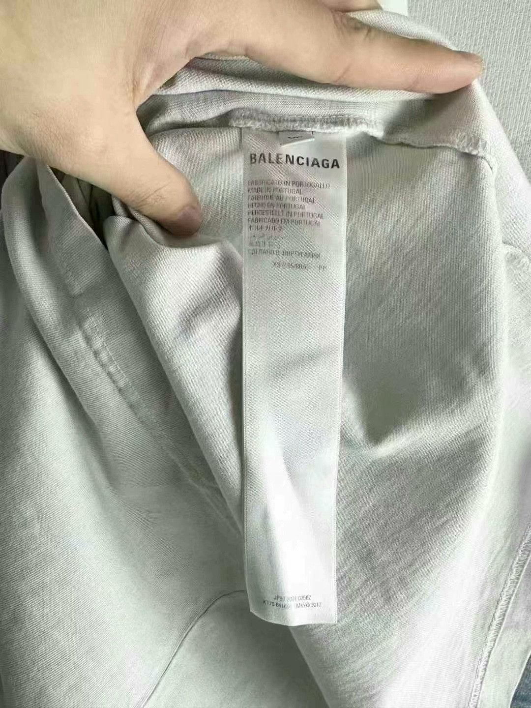 Balenciaga balenciaga gray batman embroidered short sleeve tee Size US M / EU 48-50 / 2 - 3 Thumbnail