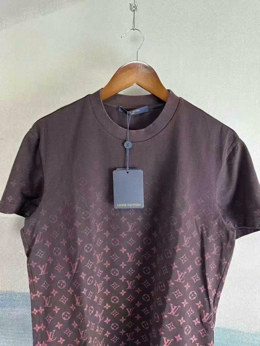 Louis Vuitton louis vuitton gradient short sleeve t-shirt Size US S / EU 44-46 / 1 - 2 Thumbnail