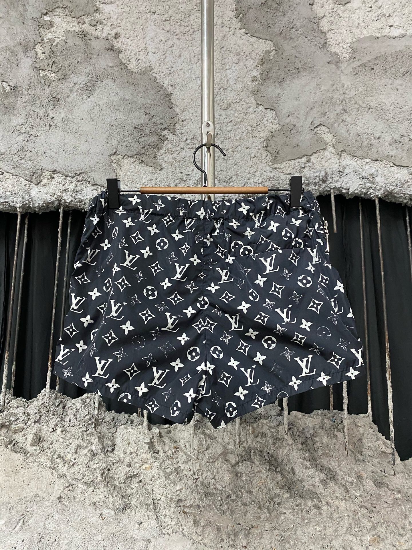 Louis Vuitton Louis Vuitton Monogram Print Shorts Size 38 Size 38" / US 16 / IT 52 - 2 Thumbnail