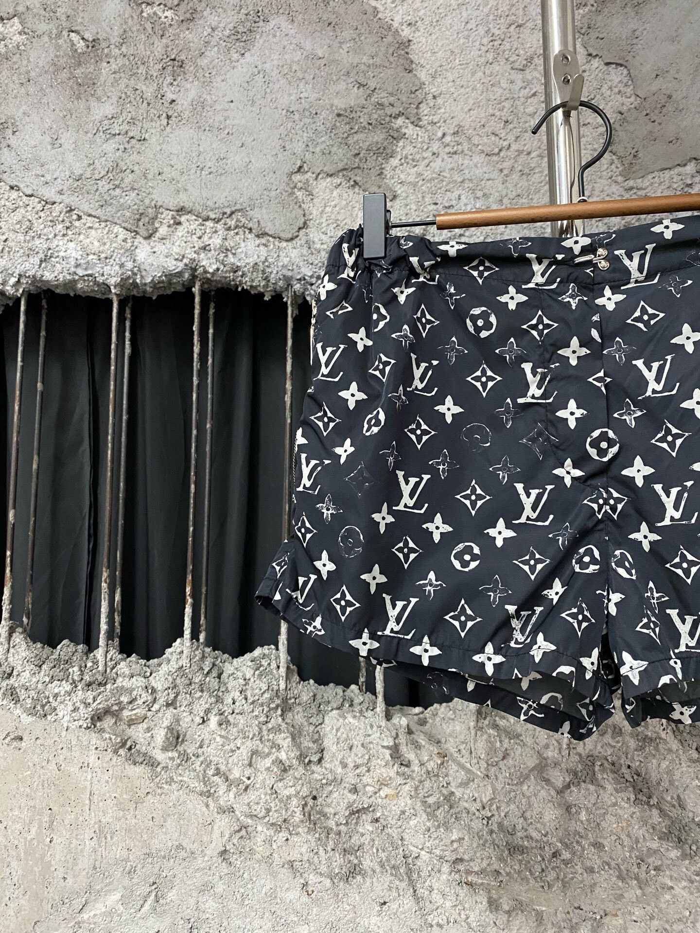 Louis Vuitton Louis Vuitton Monogram Print Shorts Size 38 Size 38" / US 16 / IT 52 - 3 Thumbnail