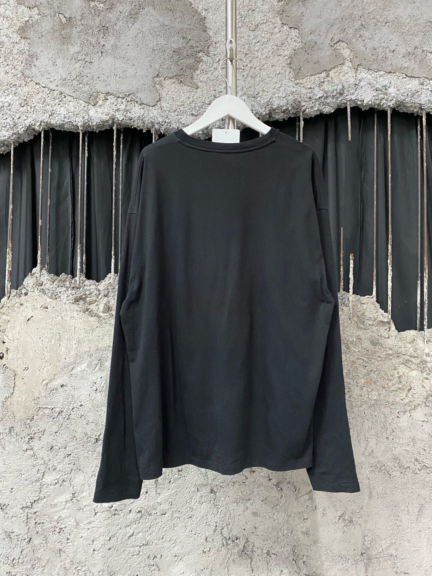 Miu Miu miumiu black long sleeve heart top Size XS / US 0-2 / IT 36-38 - 2 Thumbnail