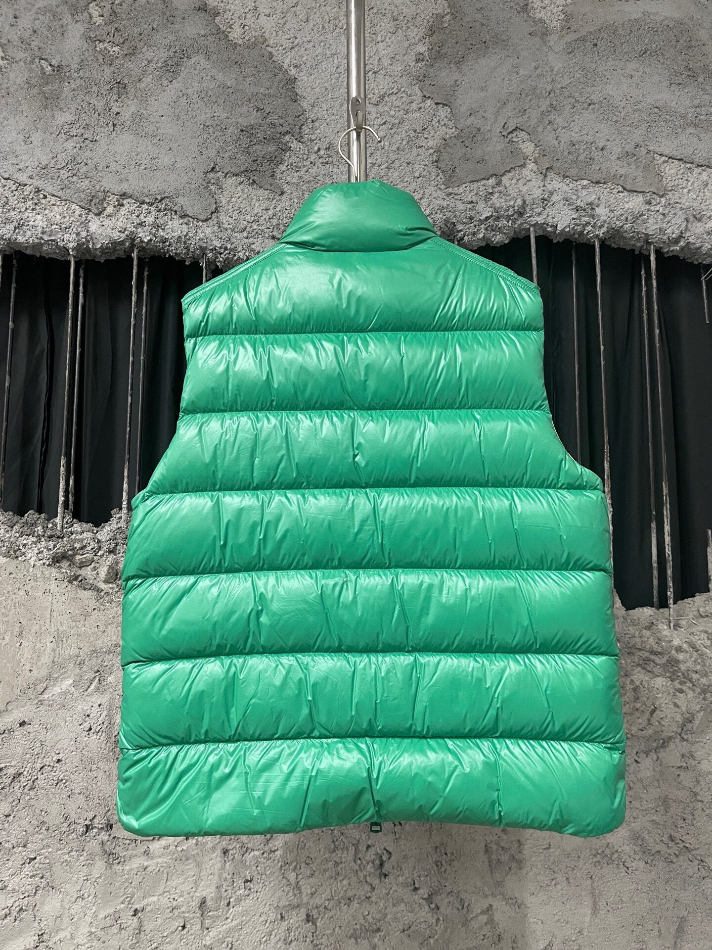 Moncler green puffer vest by Moncler Size US M / EU 48-50 / 2 - 2 Thumbnail