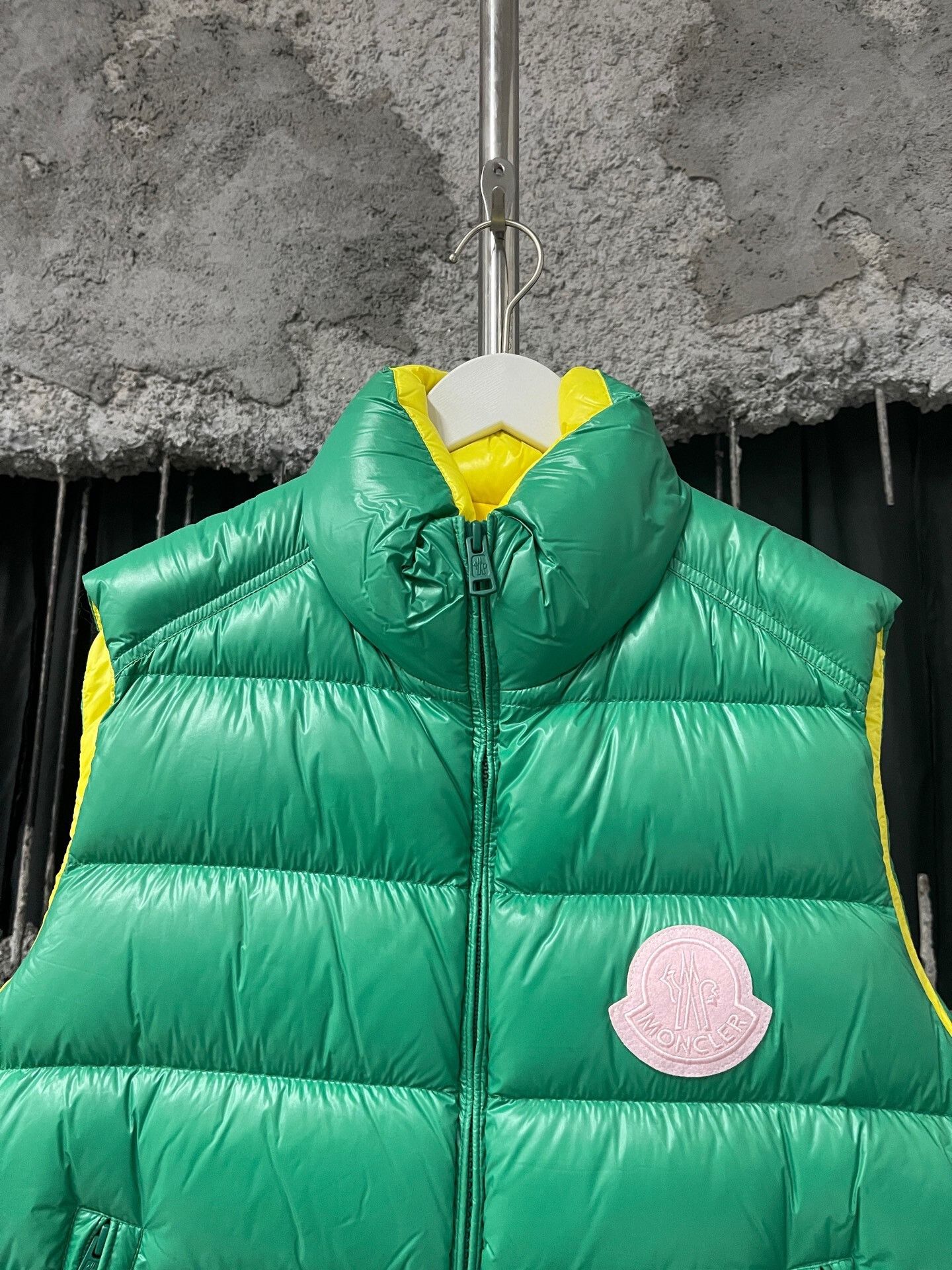 Moncler green puffer vest by Moncler Size US M / EU 48-50 / 2 - 3 Thumbnail