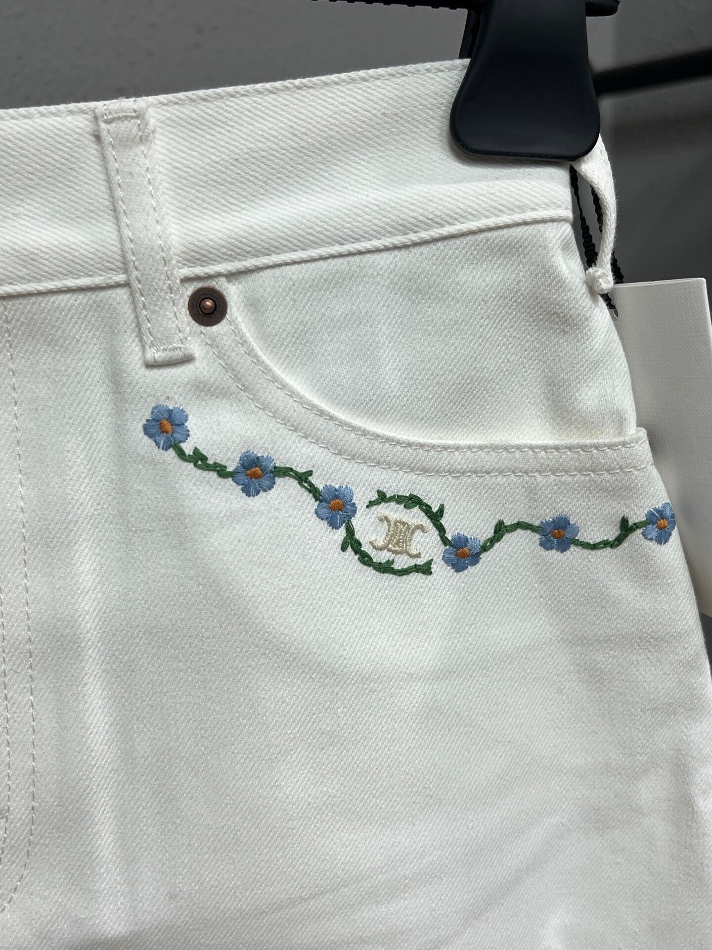 Celine celine white printed shorts with gold buttons Size 26" / US 2 / IT 38 - 3 Thumbnail