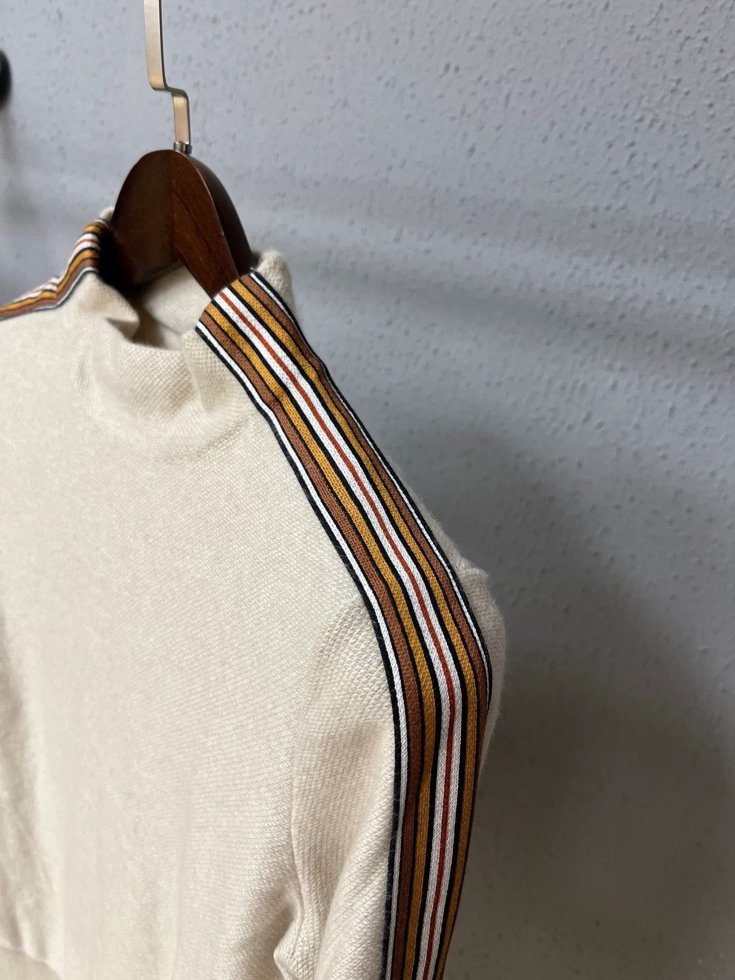 Loro Piana Loro Piana Goat Cashmere Sweater in Beige Size S / US 4 / IT 40 - 3 Thumbnail