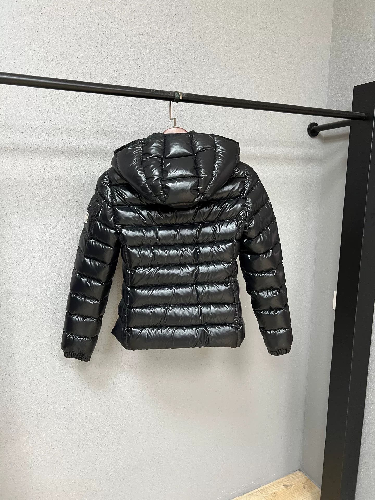 Moncler black moncler puffer jacket with hood Size US XXS / EU 40 - 2 Thumbnail