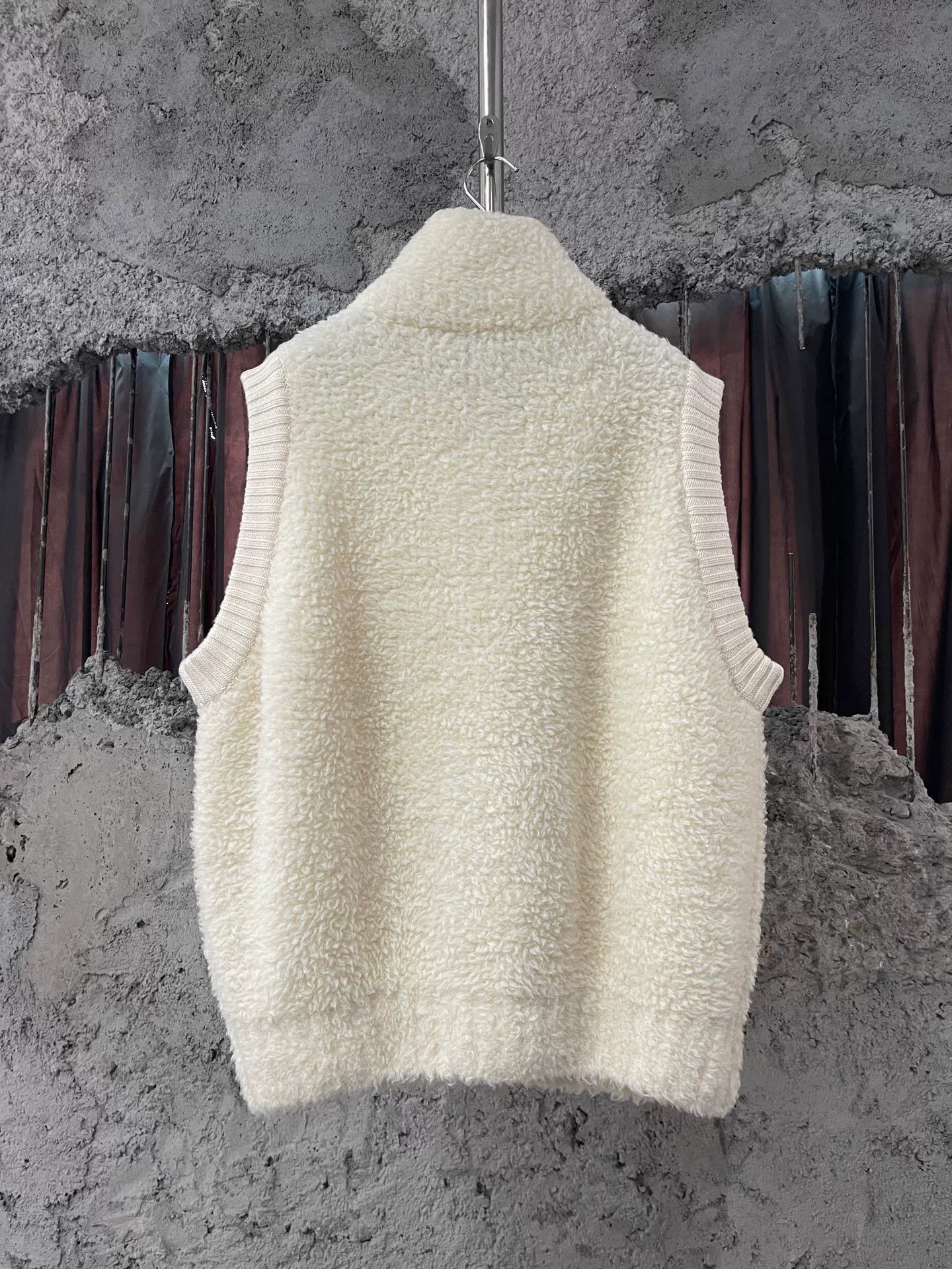 Dior dior ivory lamb fleece vest coat Size S / US 4 / IT 40 - 2 Thumbnail