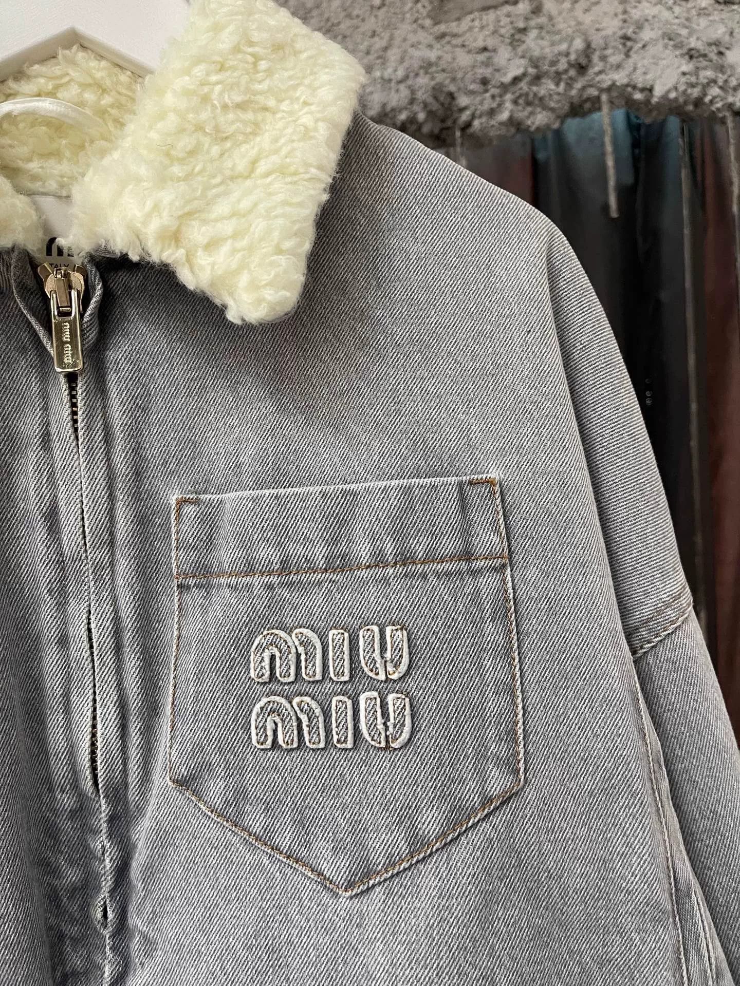 Miu Miu gray shearling collar denim jacket Size M / US 6-8 / IT 42-44 - 5 Thumbnail