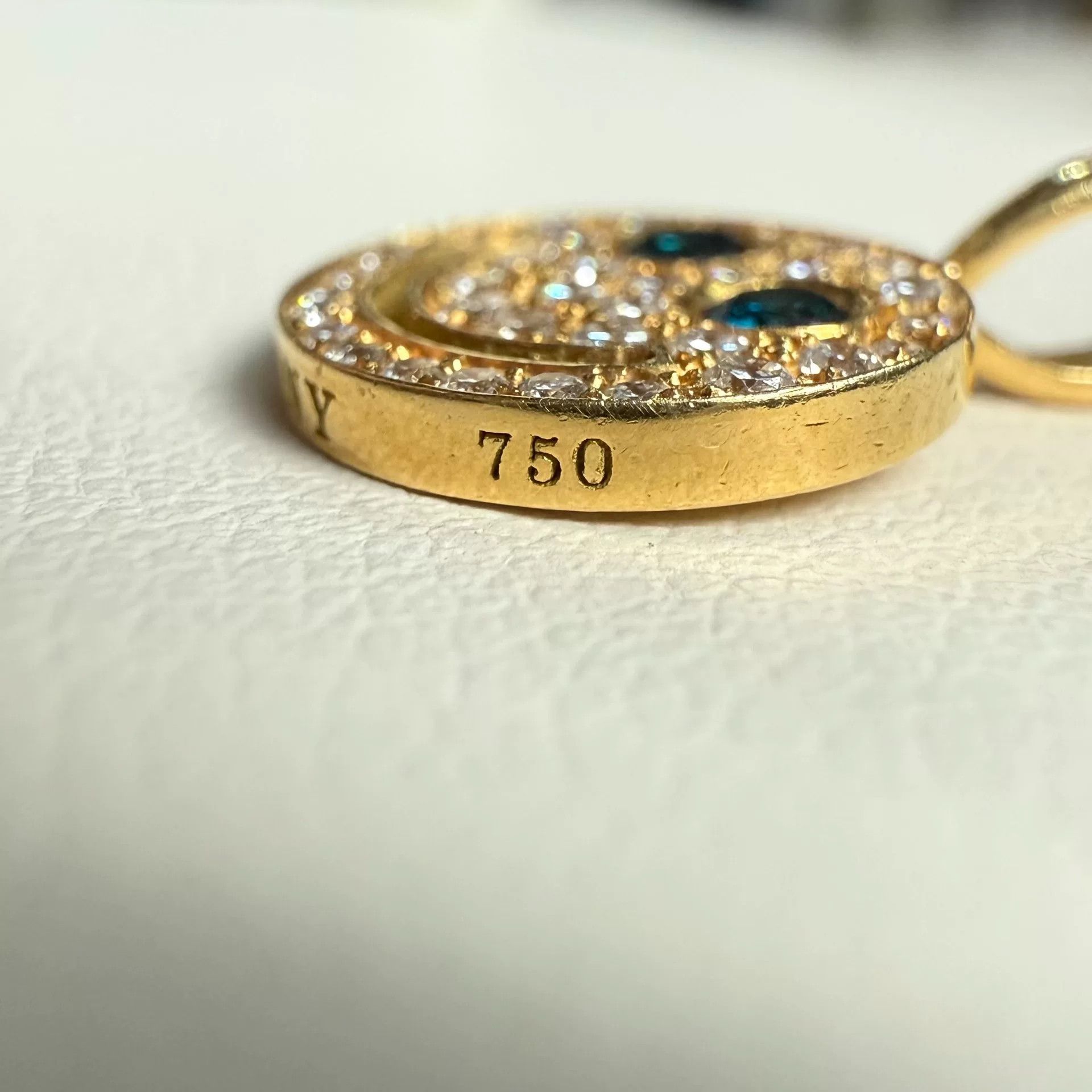 18k Gold Diamond Smiley Face Pendant