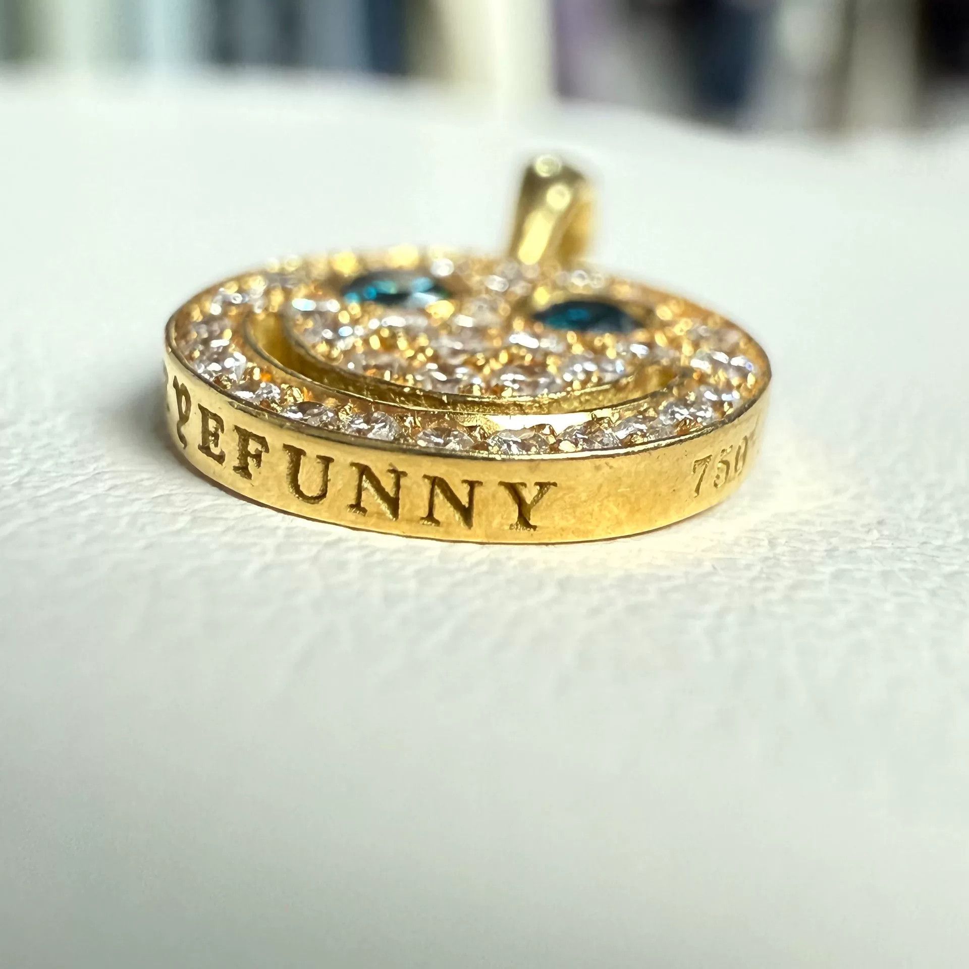 18k Gold Diamond Smiley Face Pendant