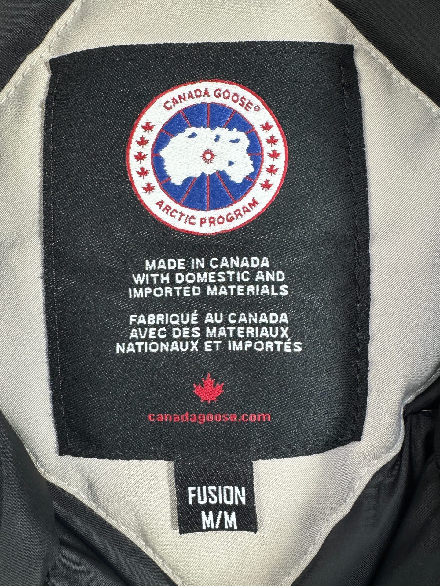 Canada Goose canada goose gray puffer parka size m Size US M / EU 48-50 / 2 - 4 Thumbnail