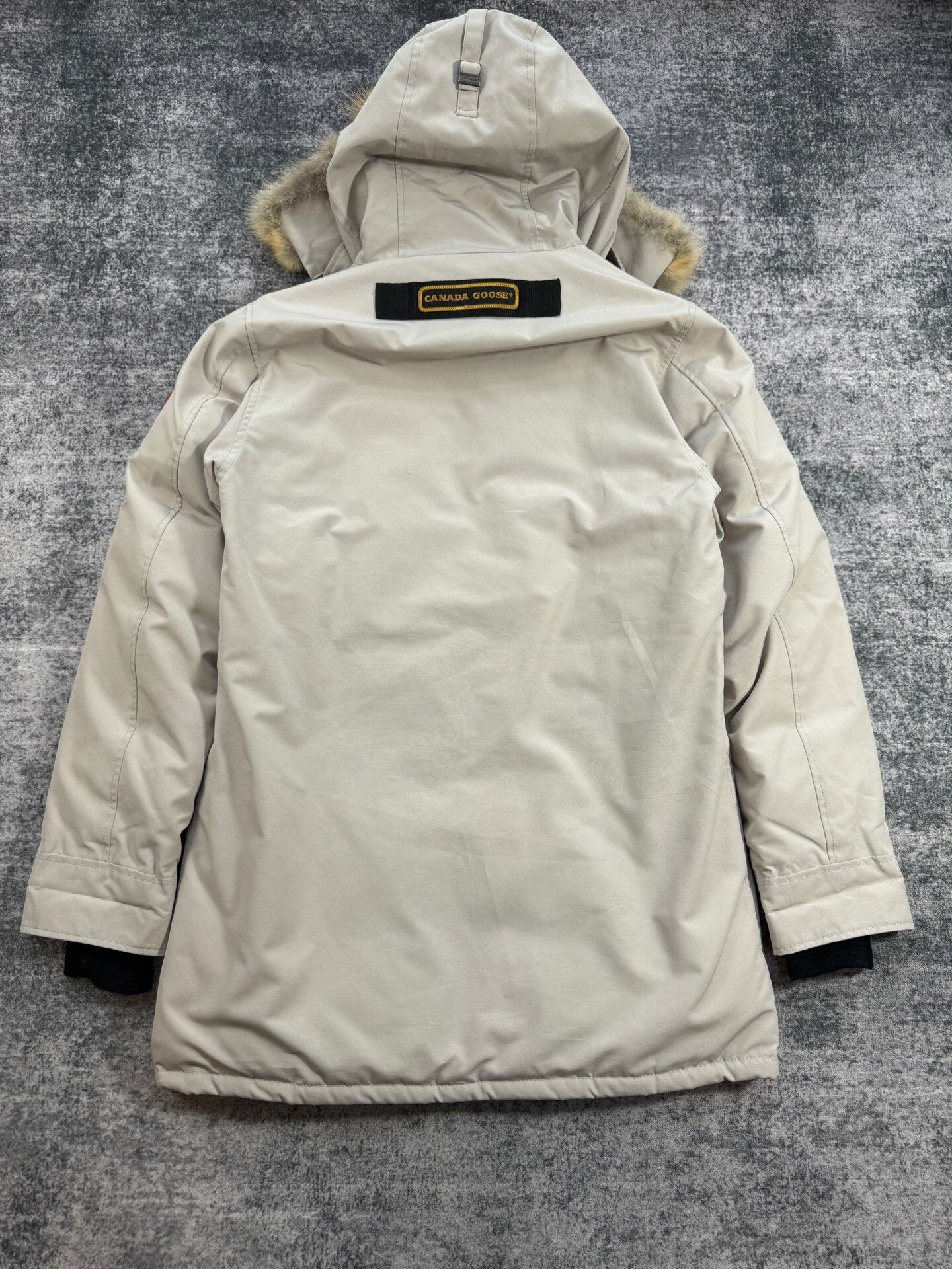 Canada Goose canada goose gray puffer parka size m Size US M / EU 48-50 / 2 - 2 Thumbnail