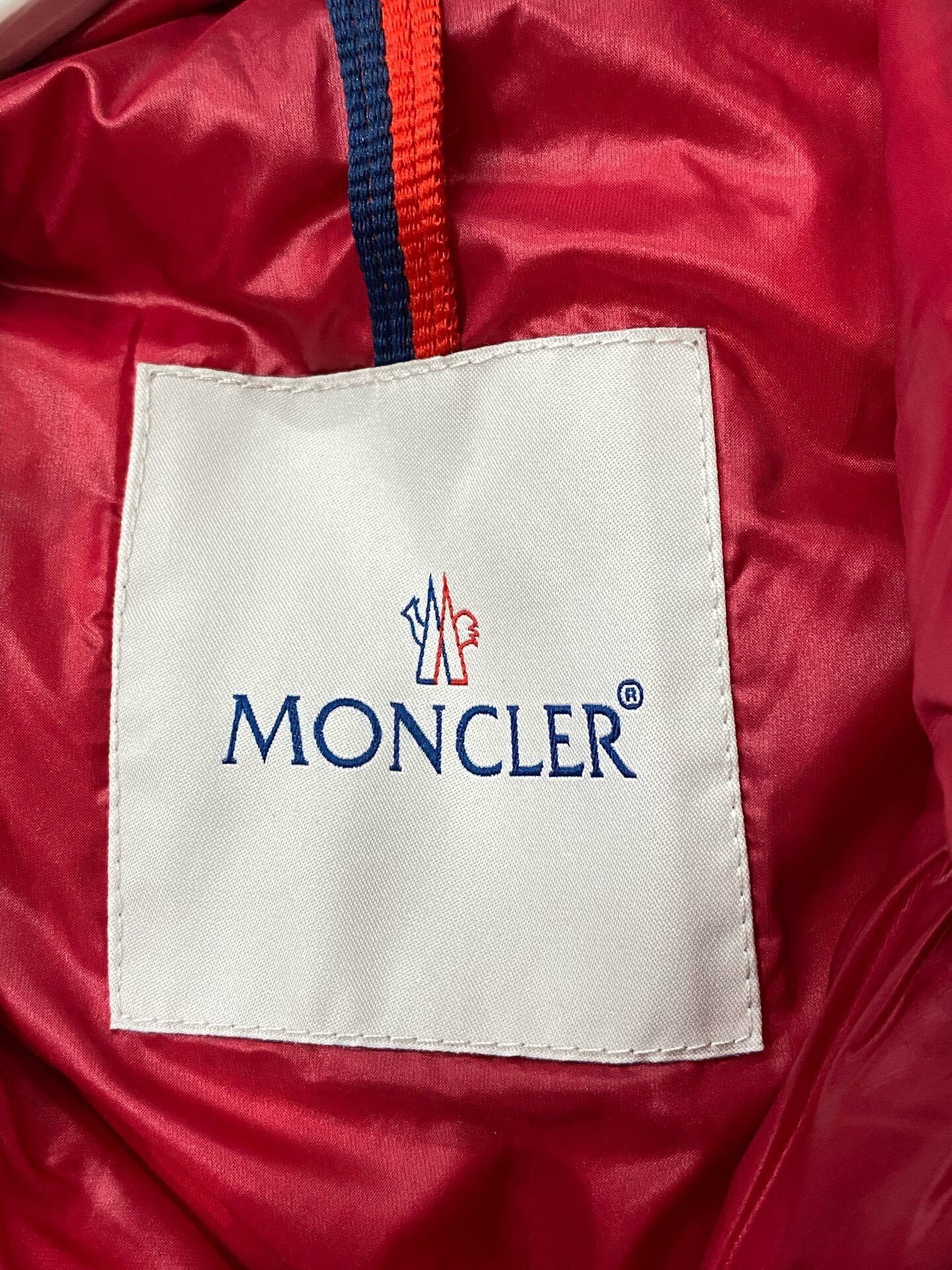 Moncler red moncler down vest for layering Size US M / EU 48-50 / 2 - 5 Thumbnail