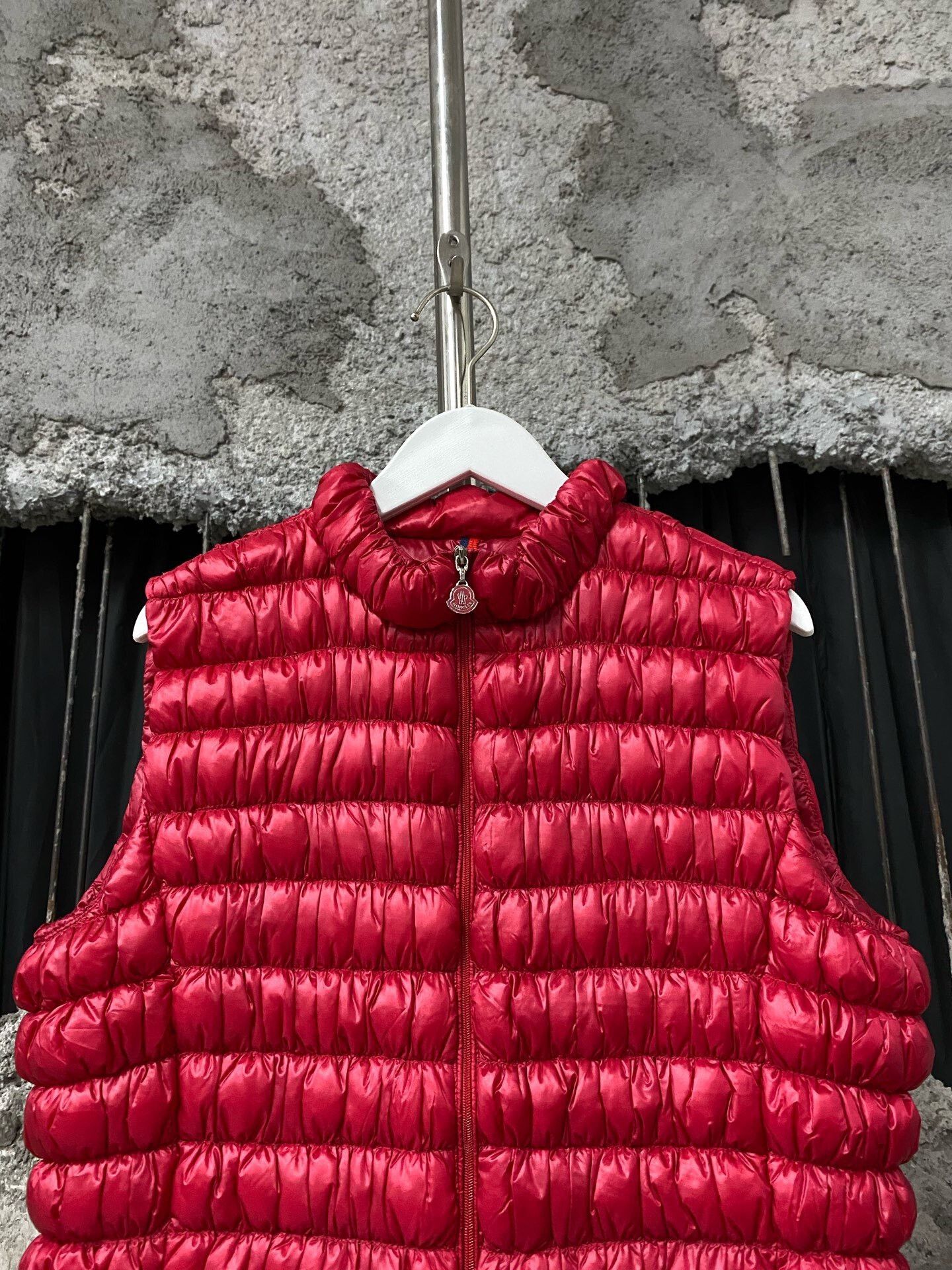 Moncler red moncler down vest for layering Size US M / EU 48-50 / 2 - 3 Thumbnail
