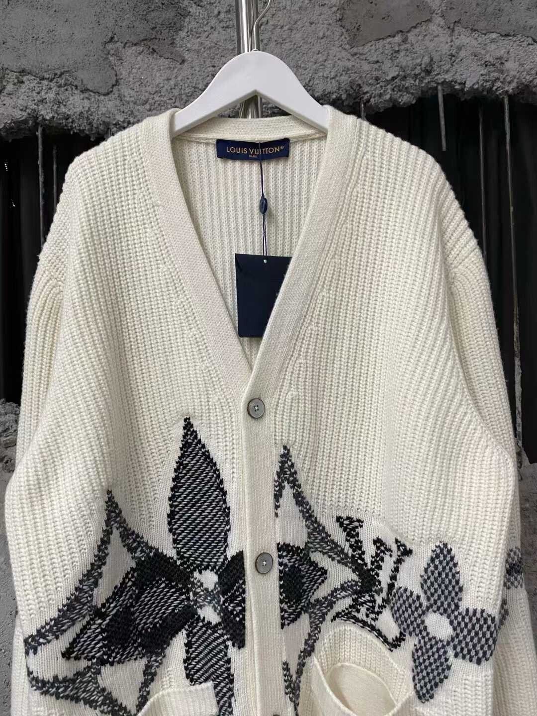 Louis Vuitton Louis Vuitton Floral Knit Cardigan in White Size L / US 10 / IT 46 - 3 Thumbnail