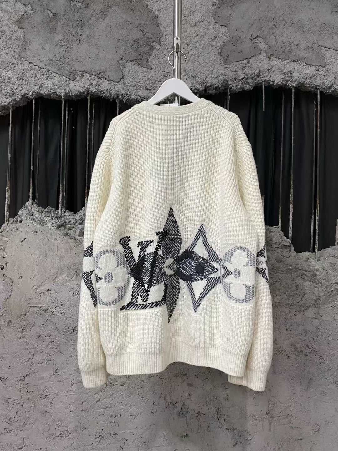 Louis Vuitton Louis Vuitton Floral Knit Cardigan in White Size L / US 10 / IT 46 - 2 Thumbnail