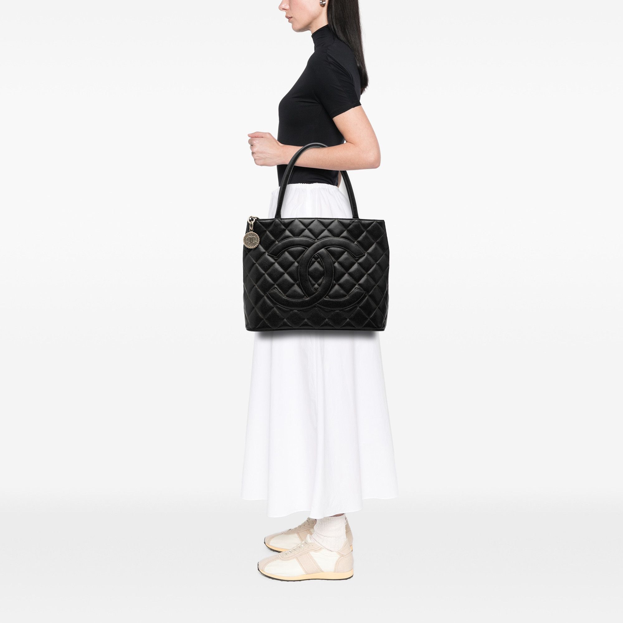 Chanel Chanel Caviar Medallion Tote Size ONE SIZE - 7 Thumbnail