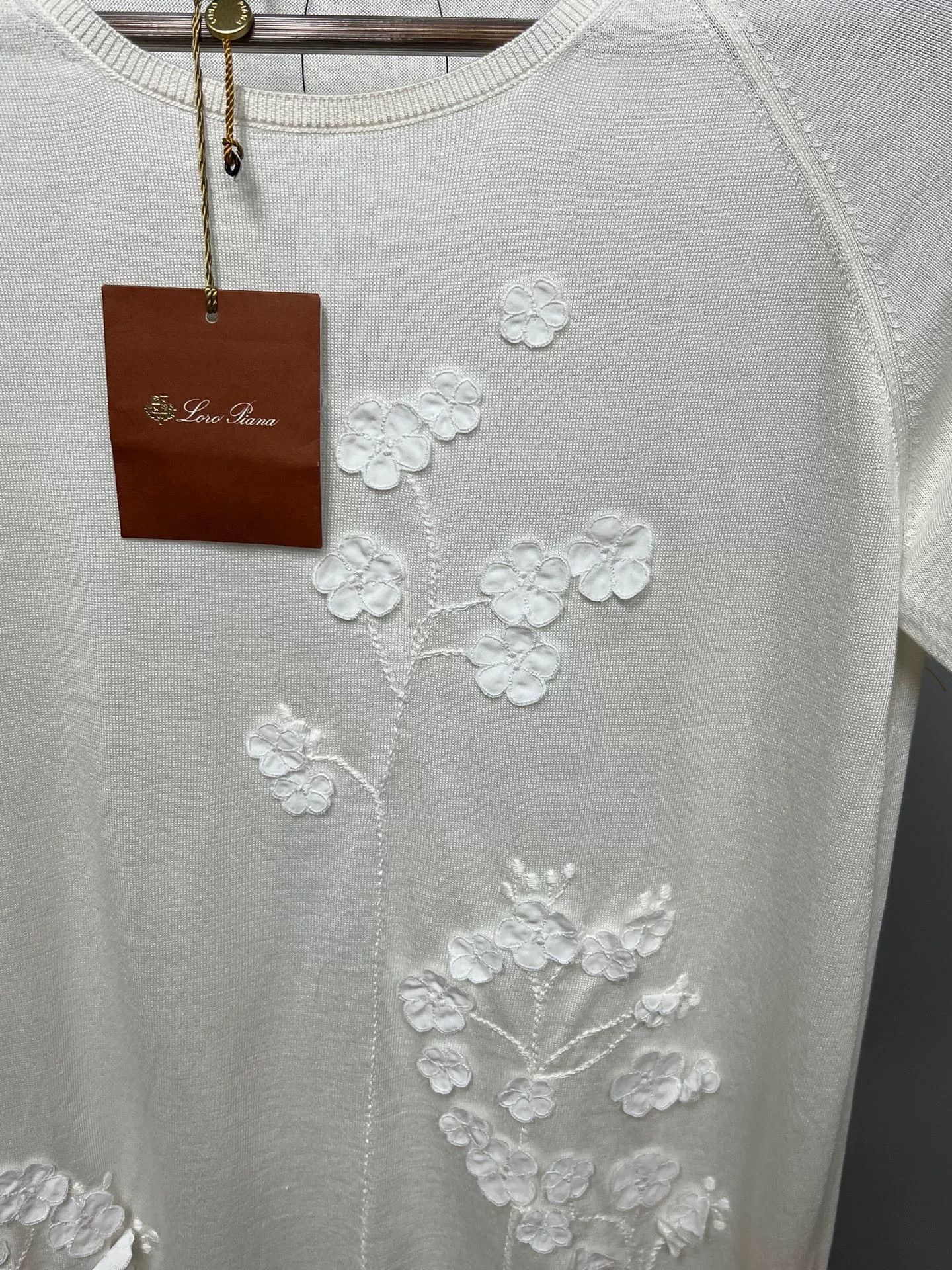 Loro Piana Loro Piana White Floral Embroidery Short Sleeve Size L / US 10 / IT 46 - 3 Thumbnail