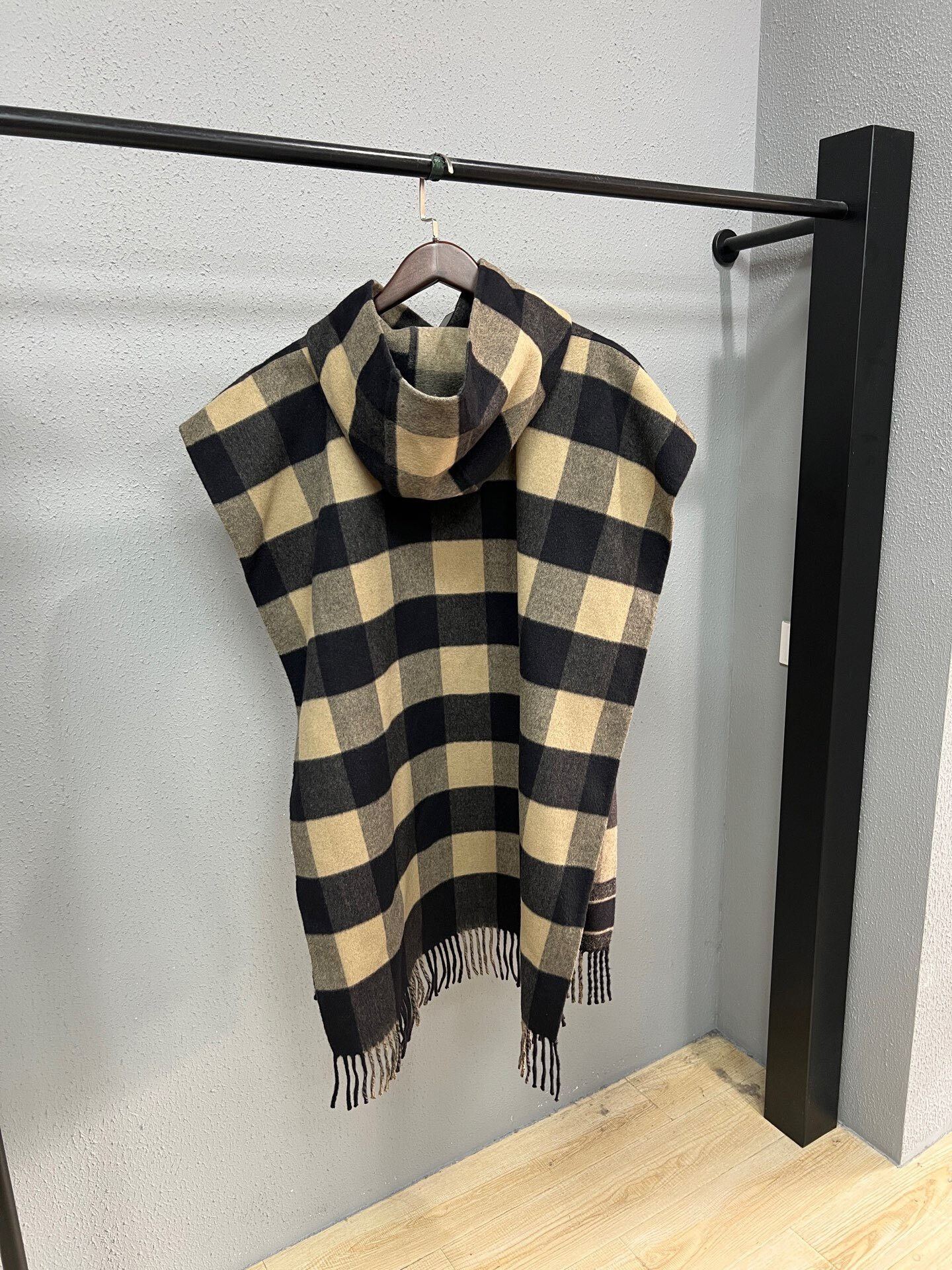 Dior plaid wool poncho by dior Size XS / US 0-2 / IT 36-38 - 2 Thumbnail