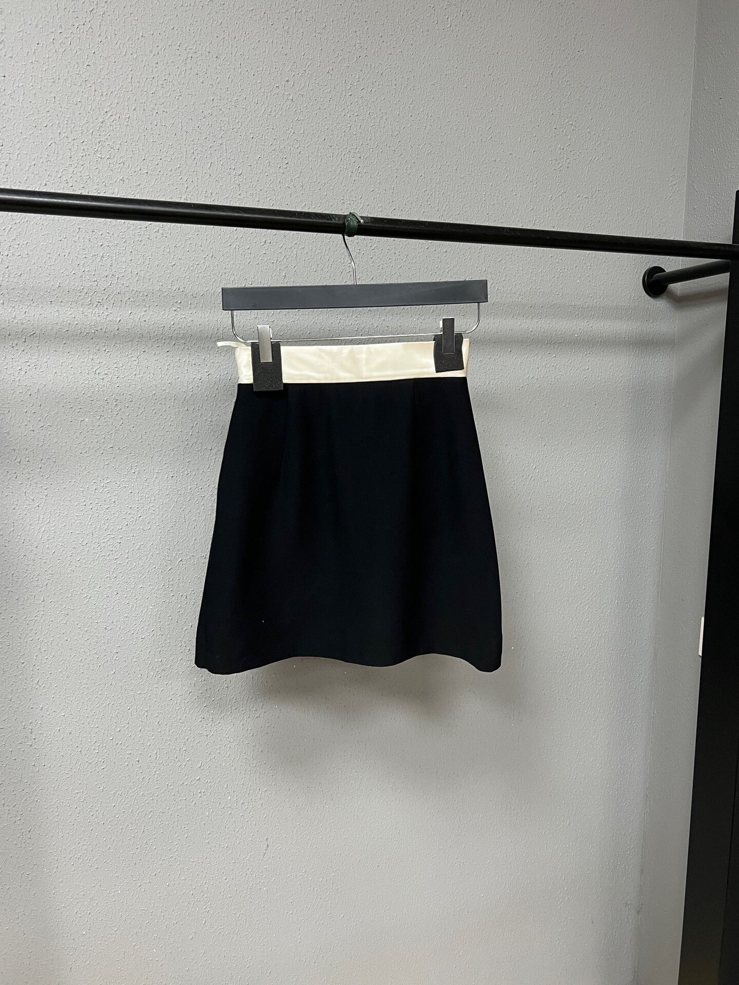 Miu Miu miu miu black and white pearl skirt Size 38" / US 16 / IT 52 - 2 Thumbnail