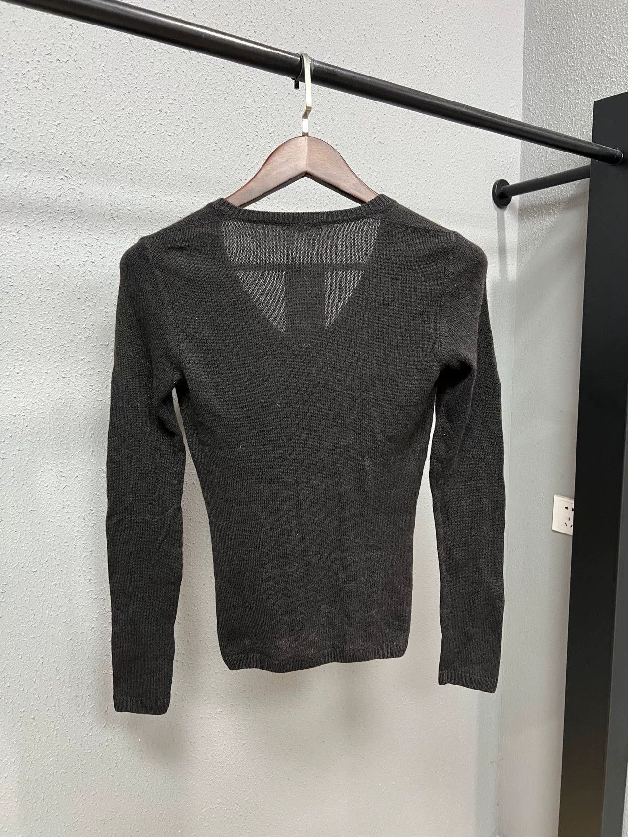 Loro Piana Loro Piana V-Neck Cashmere Sweater Size US M / EU 48-50 / 2 - 2 Thumbnail